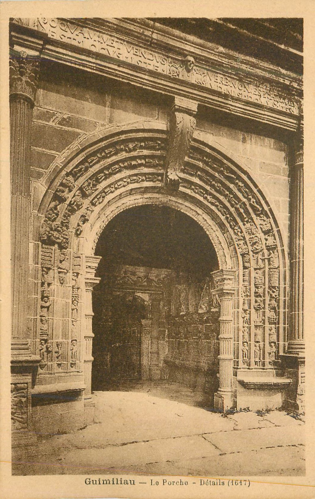 CPA Guimiliau La Porche Details (1617)
