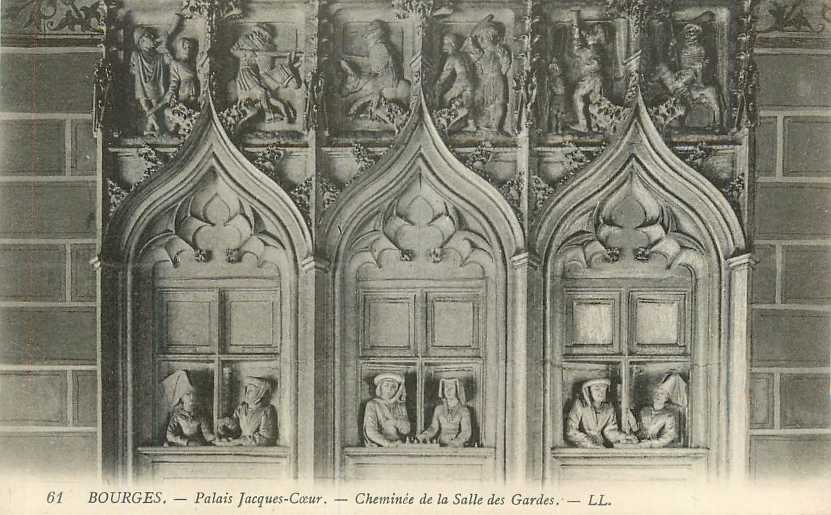 CPA Bourges Palais Jacques Coeur Cheminee de la Salle des Gardes