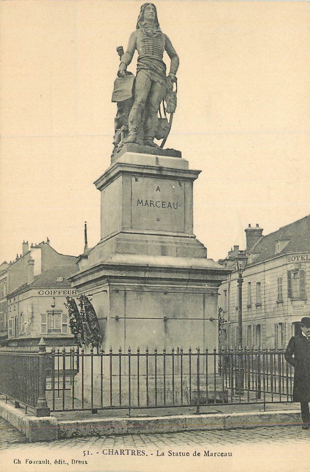 CPA Chartres La Statue de Marceau