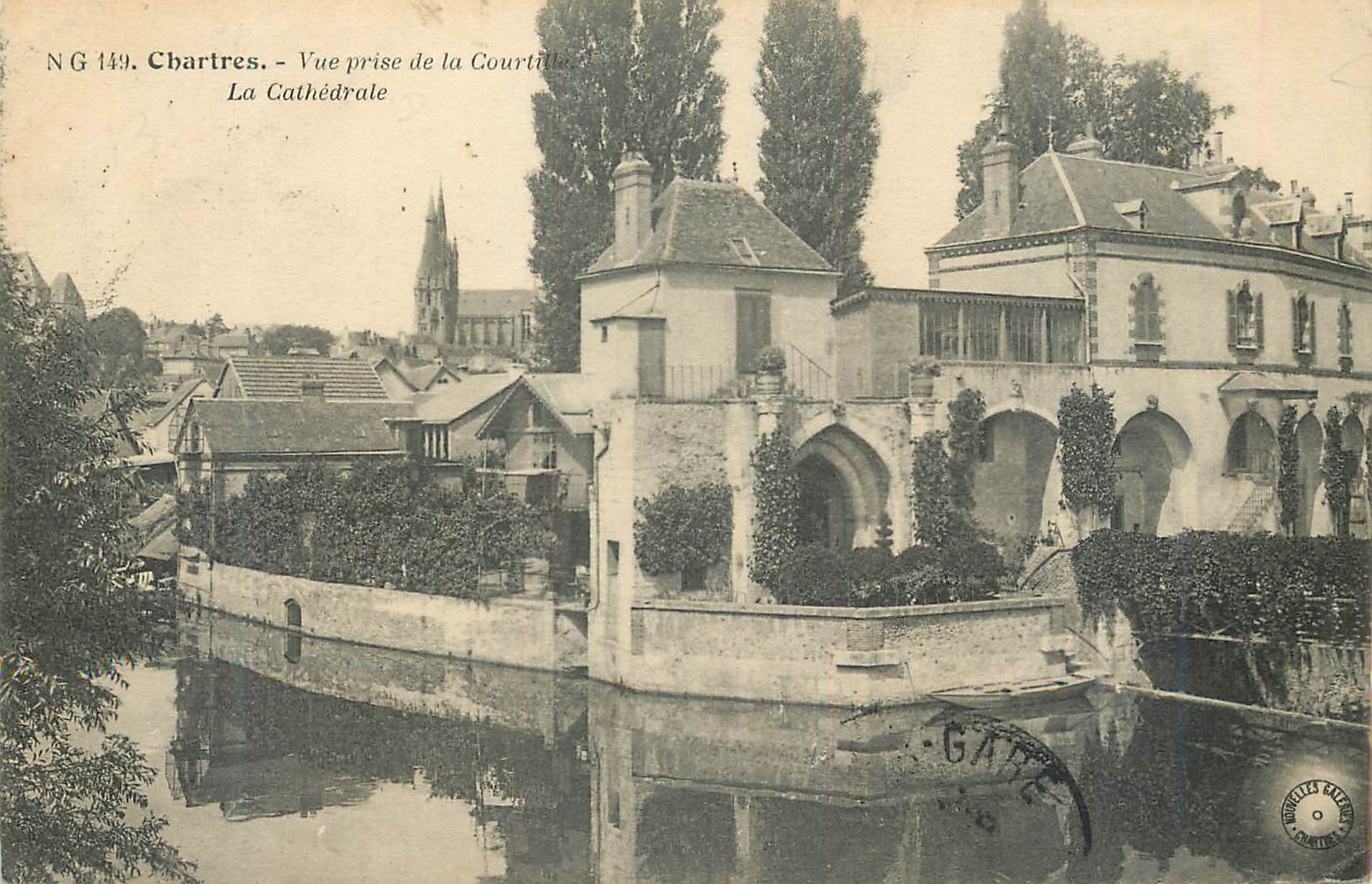 CPA Chartres Vue Prise de la Courtille La Cathedrale