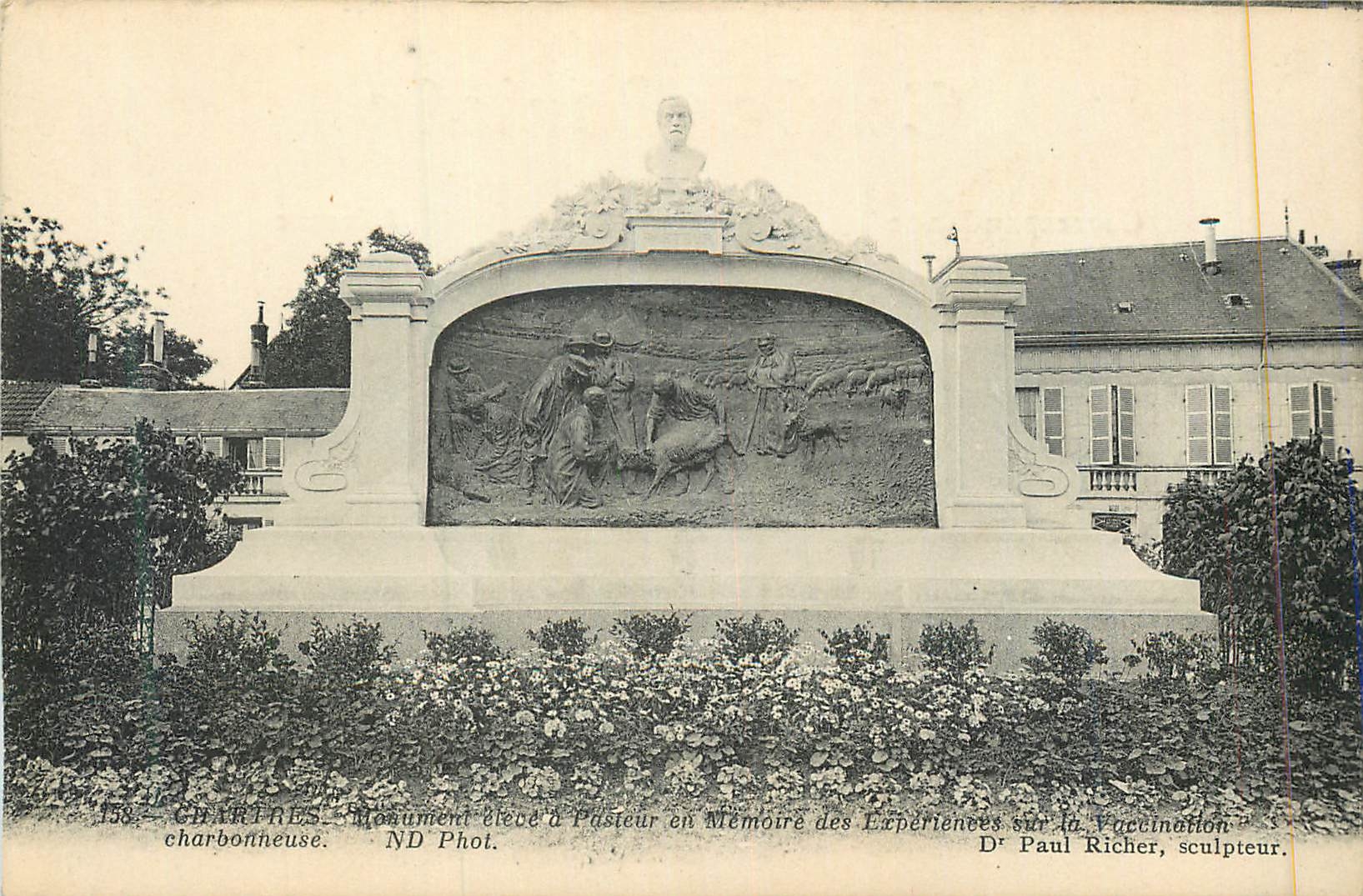 CPA Chartres Monument Eleve a Pasteur en Memoire des Experiences sur la Vaccination