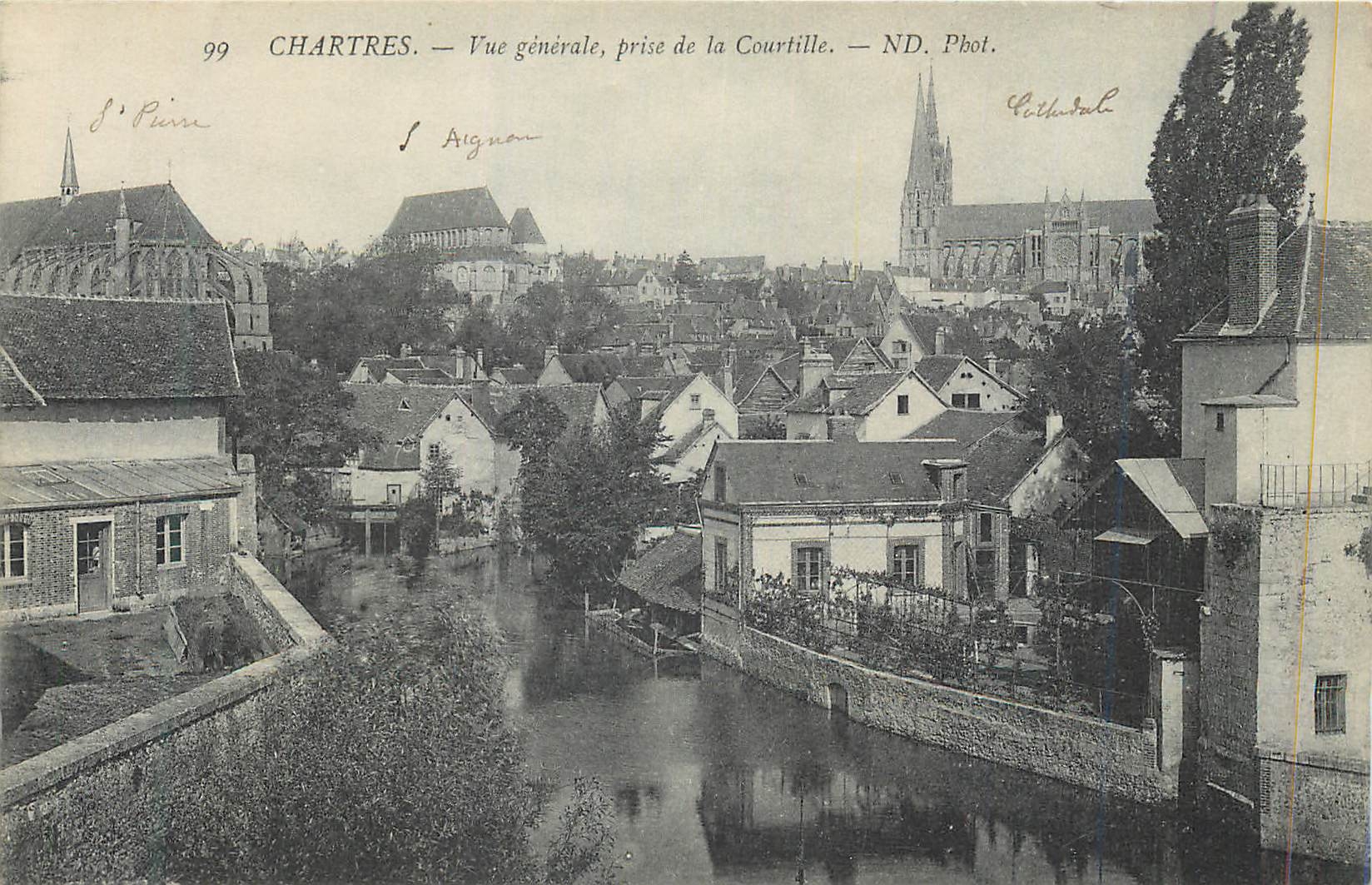 CPA Cathedrale Vue Generale prise de la Courtille Chartres