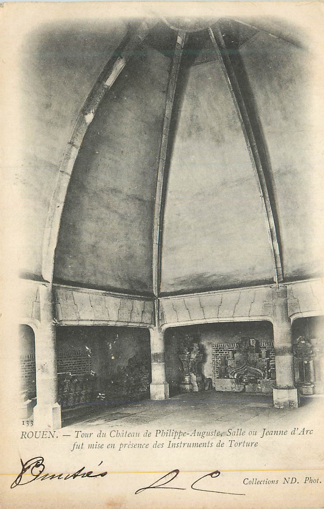 CPA Rouen Tour du Chateau de  Philippe Auguste Salle ou Jeanne d'Arc Fut Mise en Presence des INstruments de Torture