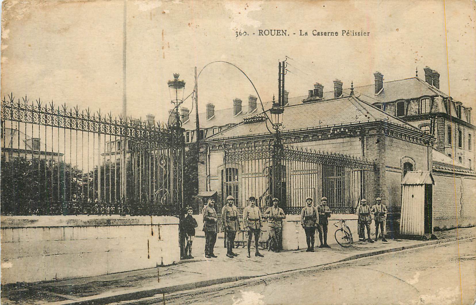CPA Rouen La Caserne pelissier Militaria