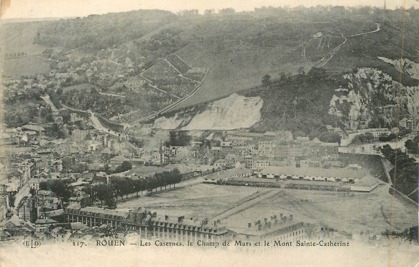 CPA Rouen Les Casernes le Champ de Mars et le Mont Sainte Catherine Militaria