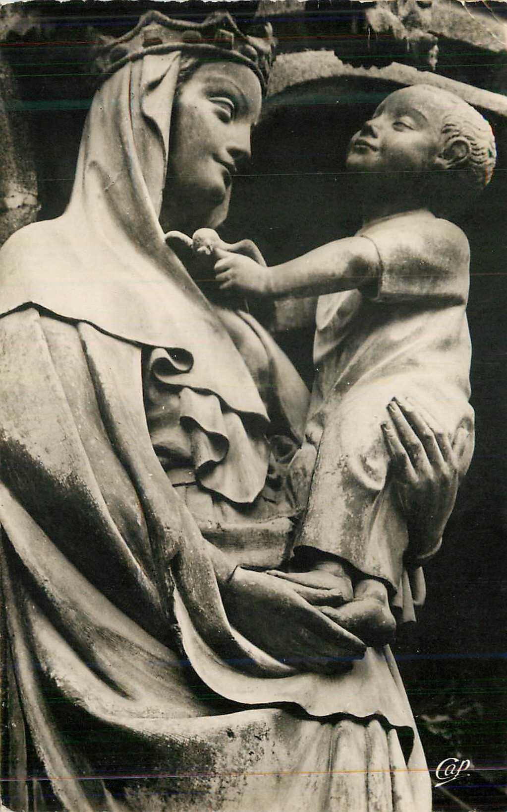 CPM Riom L'Eglise du Marthuret La Vierge a L'Oiseau (Detail)