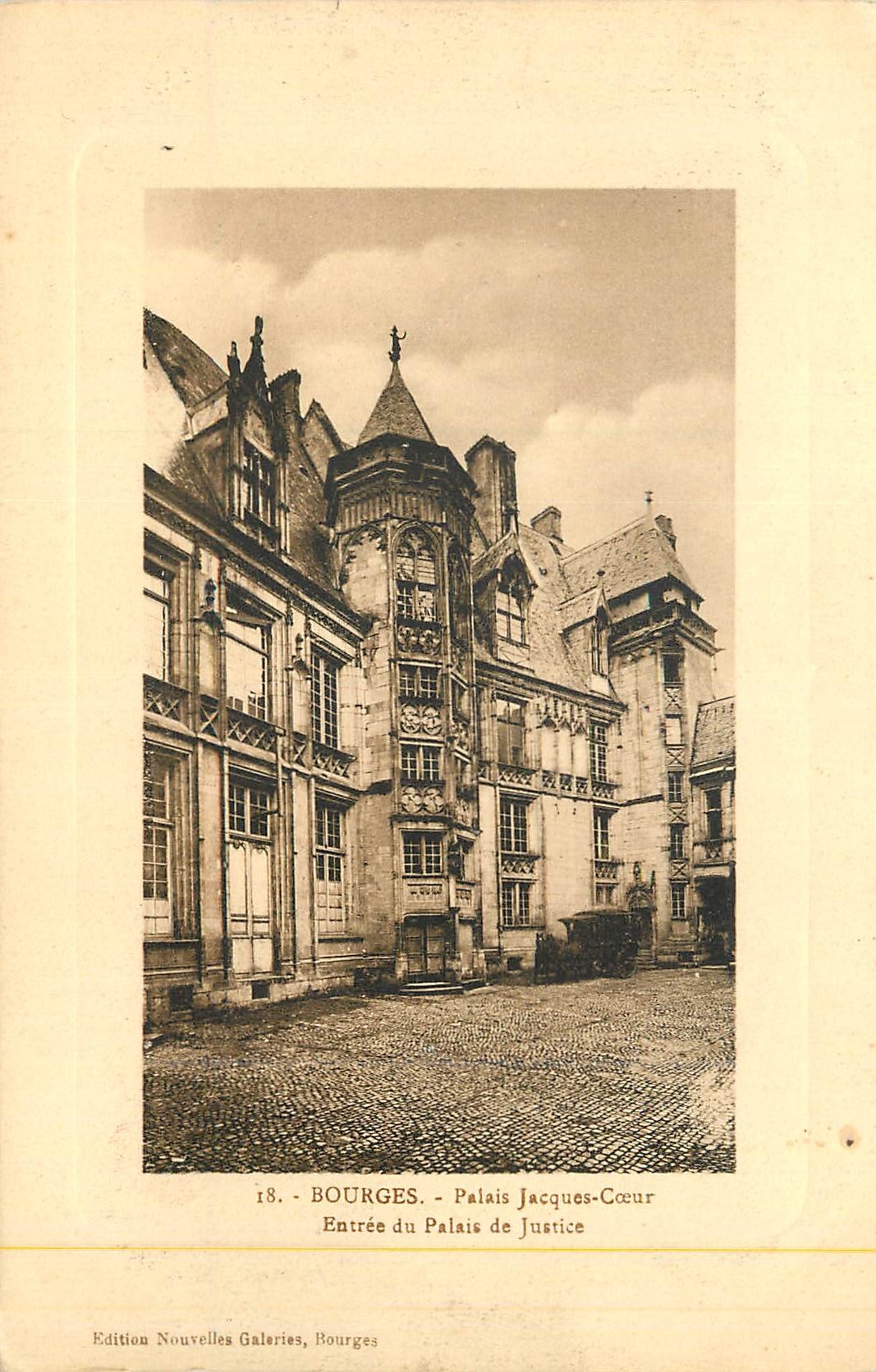 CPA Bourges Palais Jacques Coeur Entree du Palais de Justice