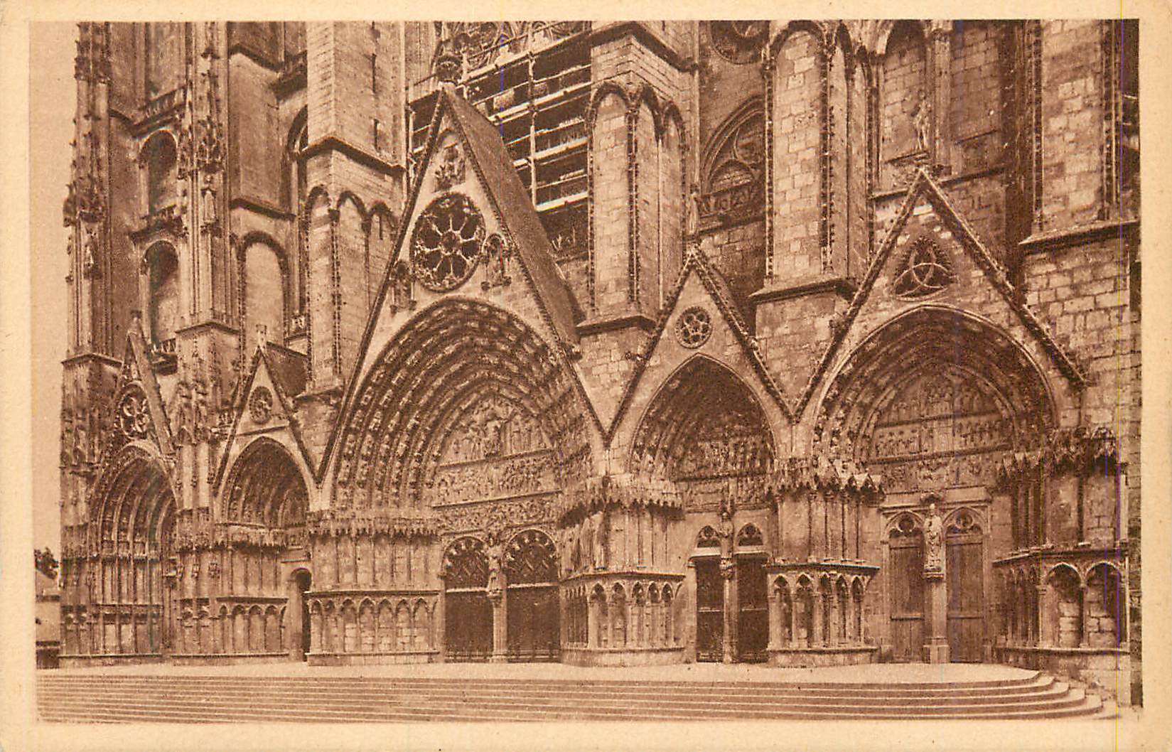 CPA Bourges La Cathedrale Le Portail Occidental