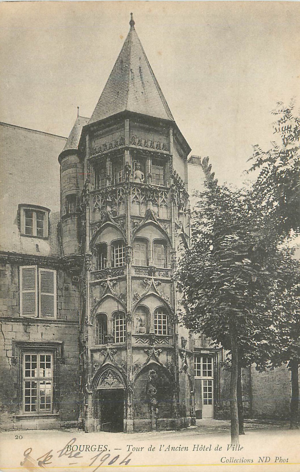 CPA Bourges Tour de l'Ancien Hotel de Ville