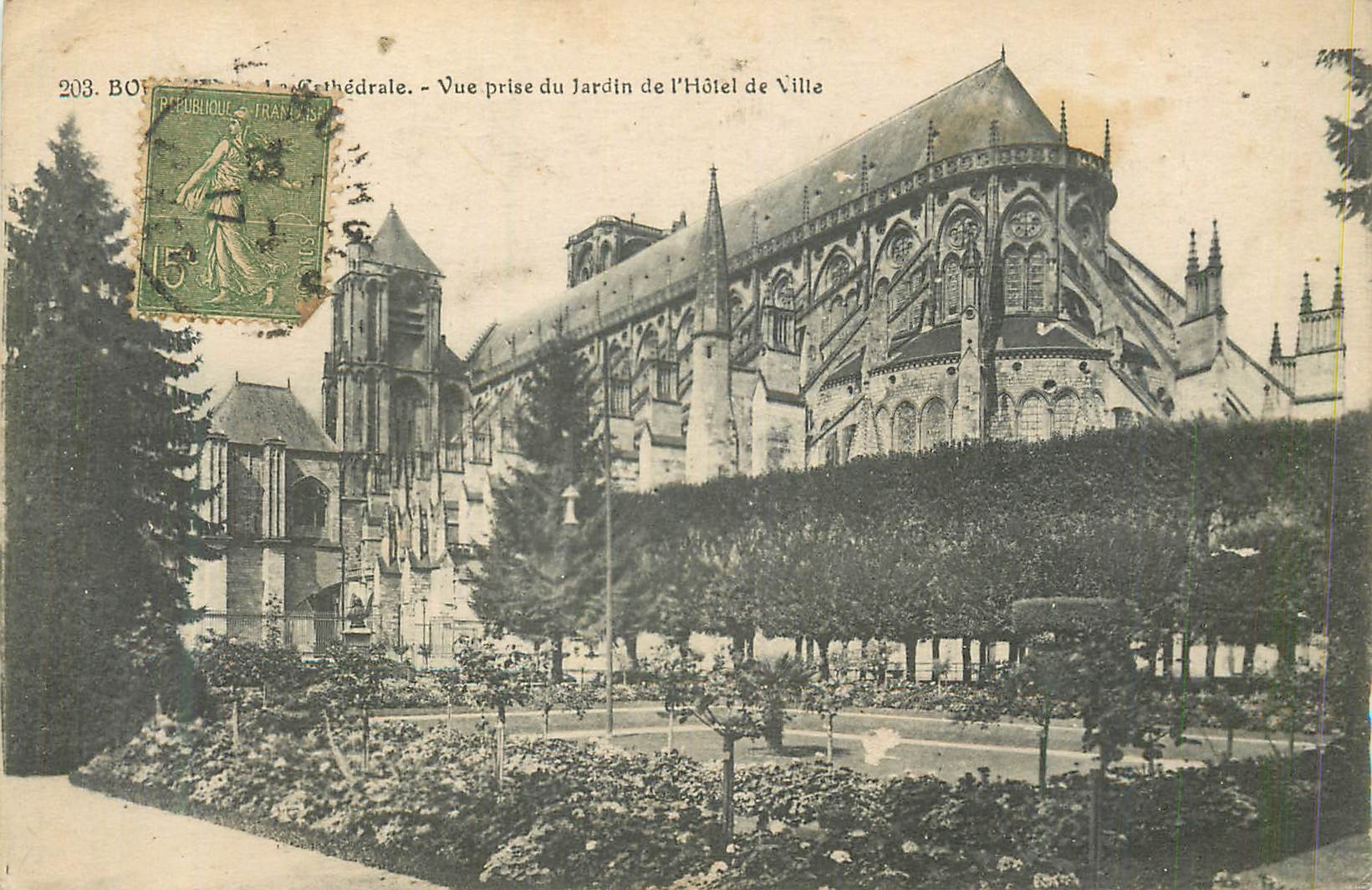 CPA Bourges La Cathedrale Vue Prise du Jardin de l'Hotel de Ville