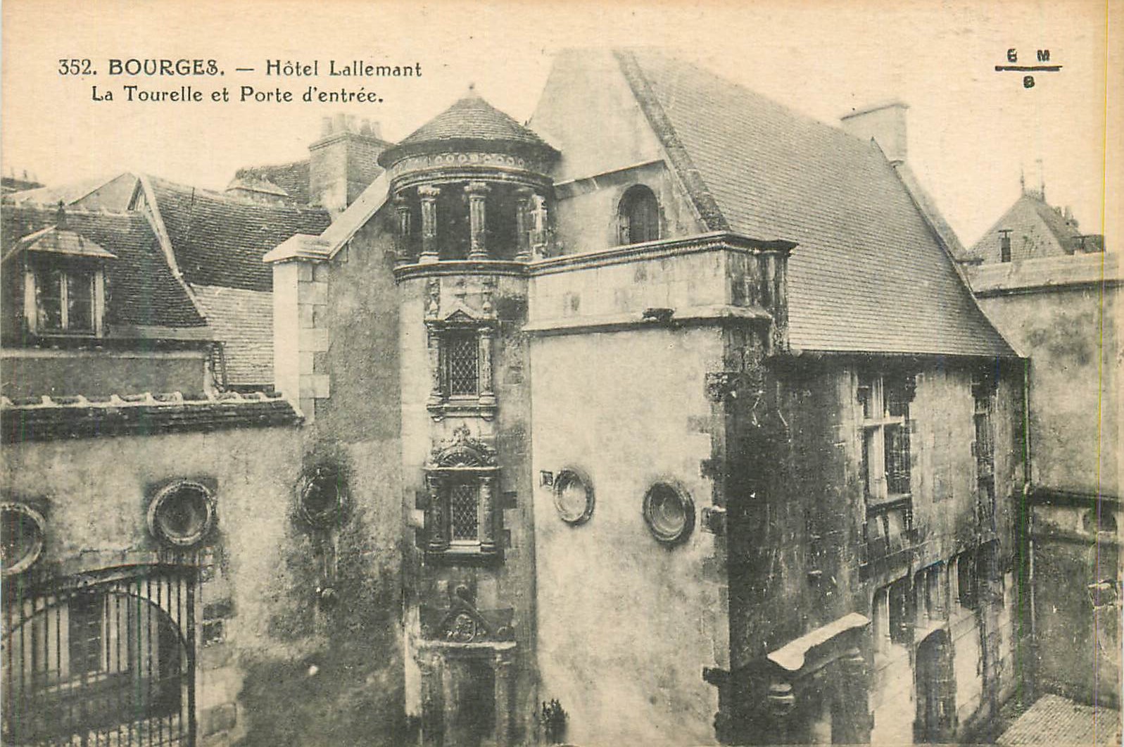 CPA Bourges Hotel Lallemant La Tourelle et Porte d'Entree