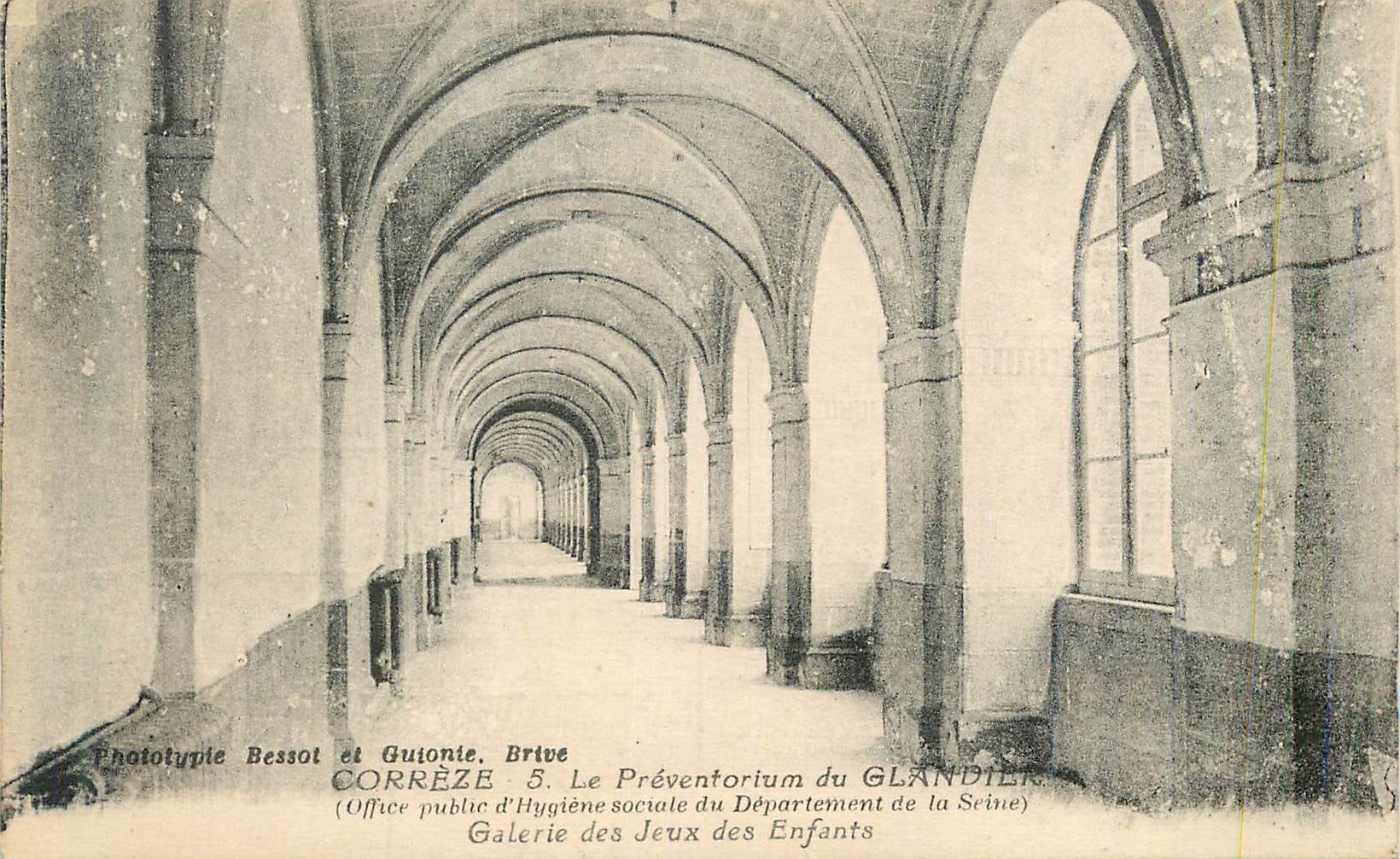 CPA Correze 5 Le Preventorium du Glandier Galerie des Jeaux des Enfants)