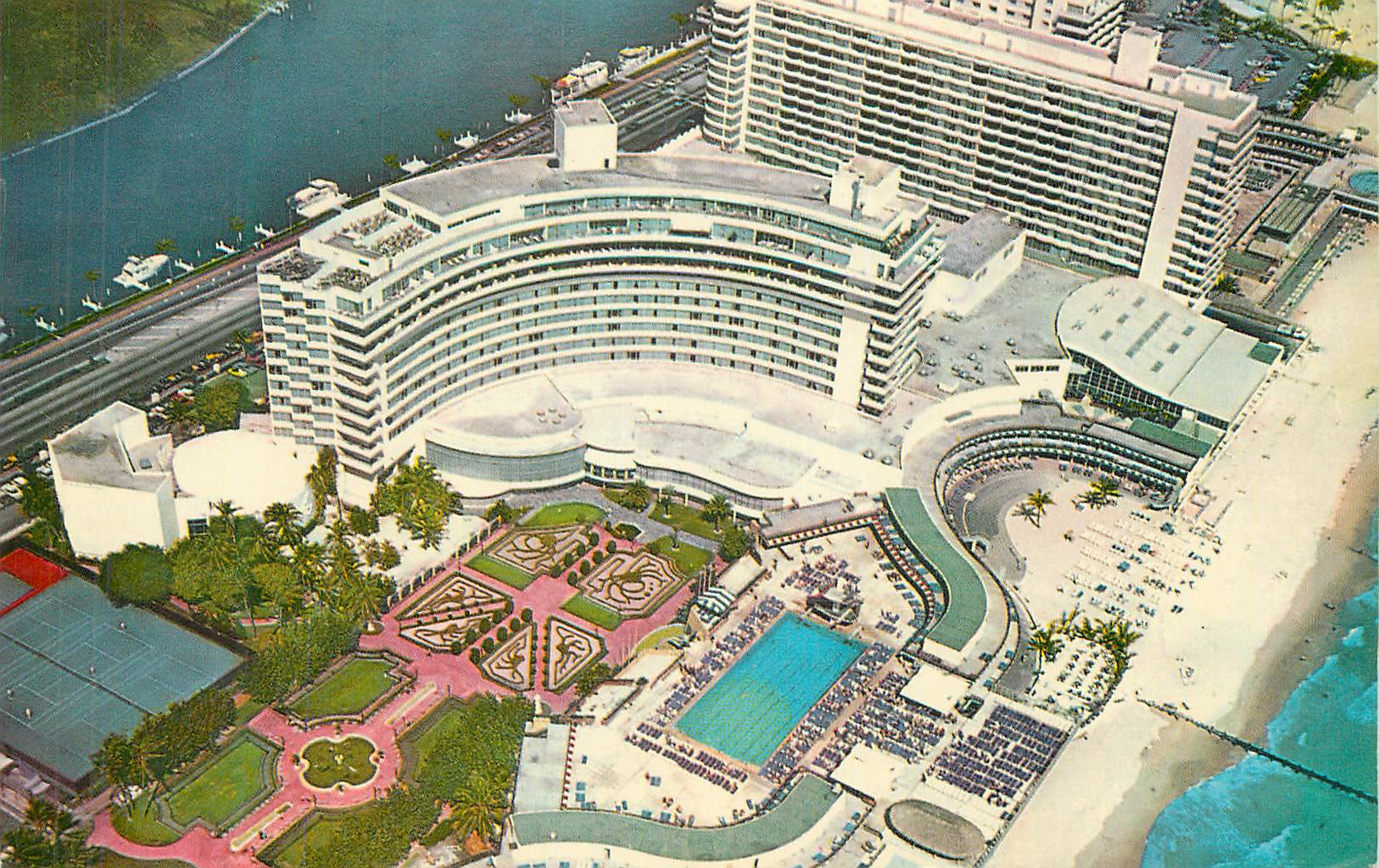Fontainebleau Hotel — Miami Beach, Florida — Curteich