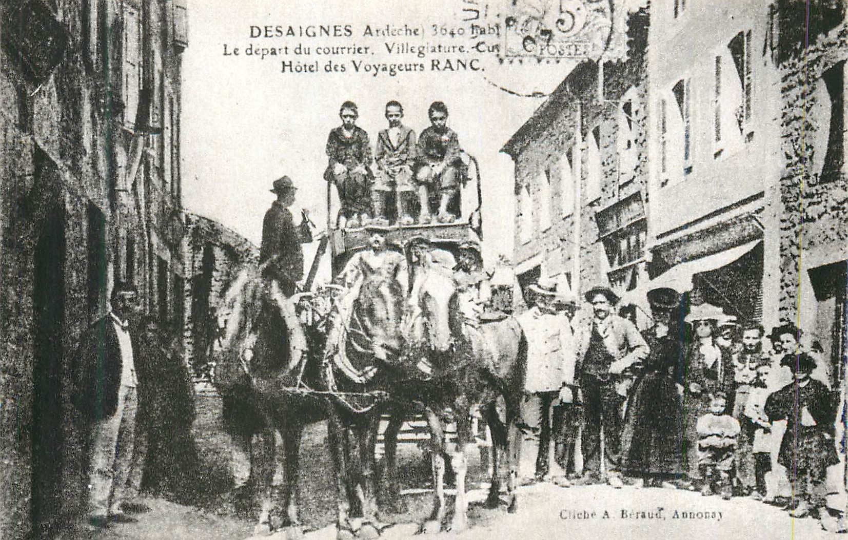Desaignes Ardeche — Le départ du courrier — Hôtel des Voyageurs RANC — Cliché A. Béraud, Annorosy
