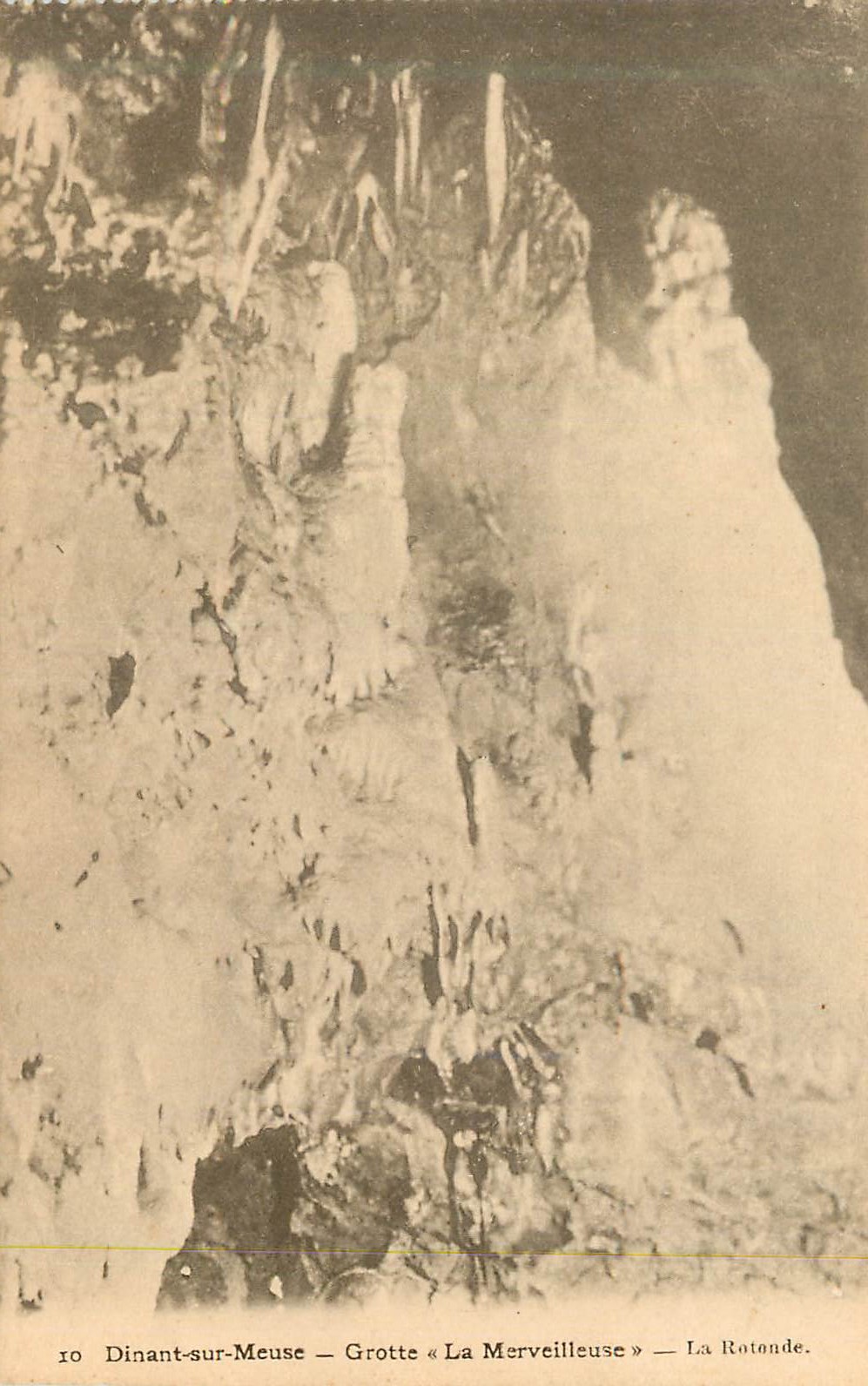 Dinant-sur-Meuse — Grotte « La Merveilleuse » — La Rotonde — Photolype Desaix, Bruxelles