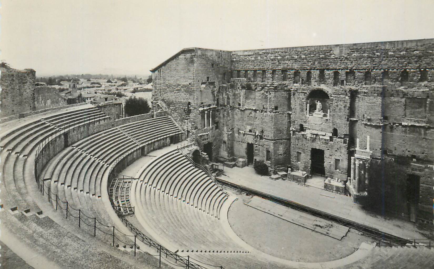 CPM Orange (Vaucluse) le Theatre Romain l'Hemicycle