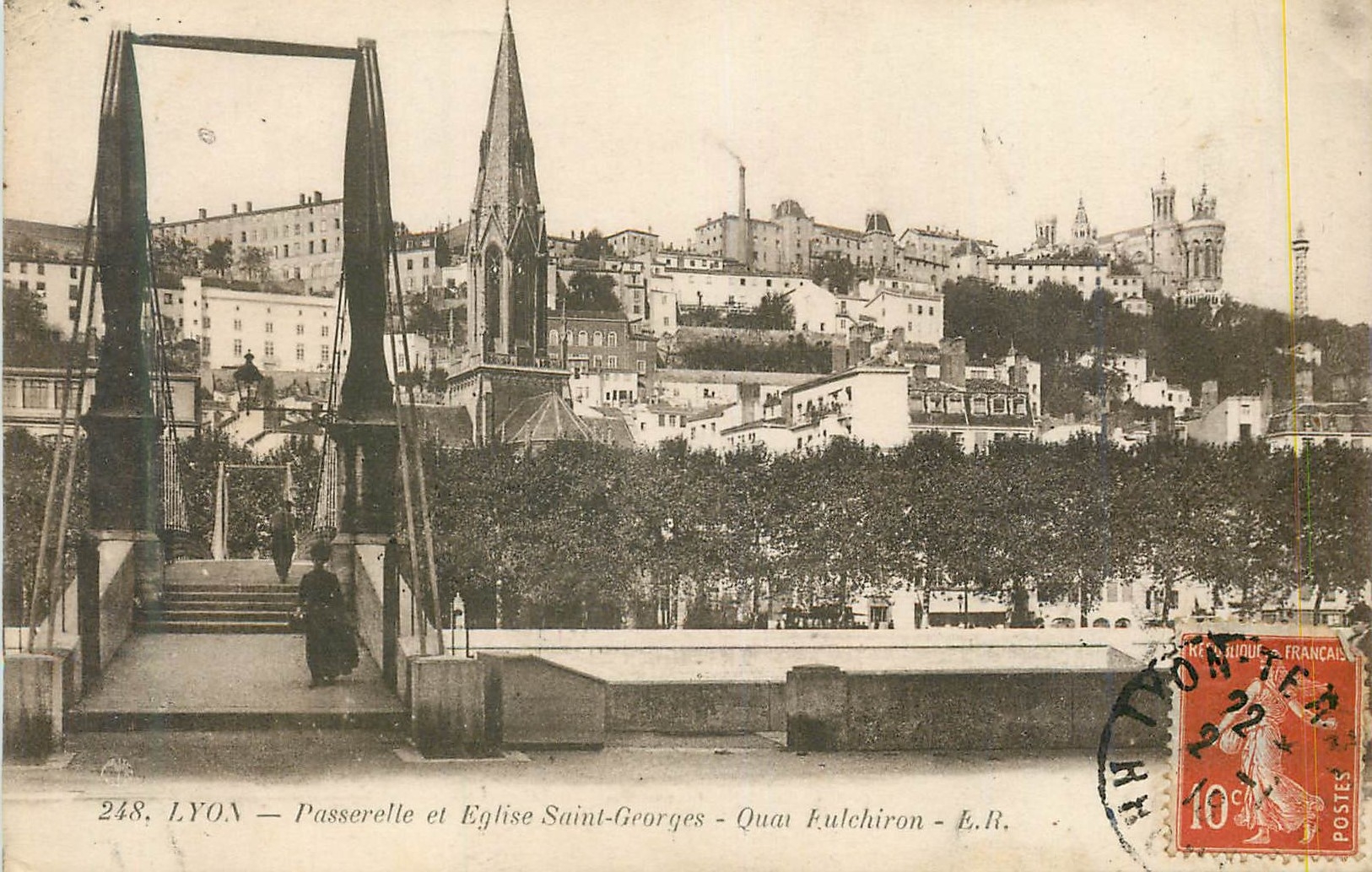CPA Lyon Passerelle et Eglise Saint Georges Quai Eulchiron