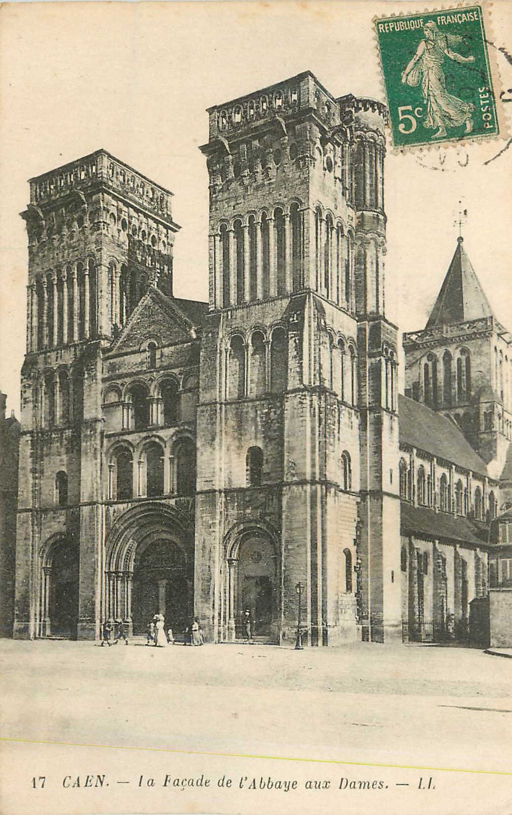 CPA Caen la Facade de l'Abbaye aux Dames