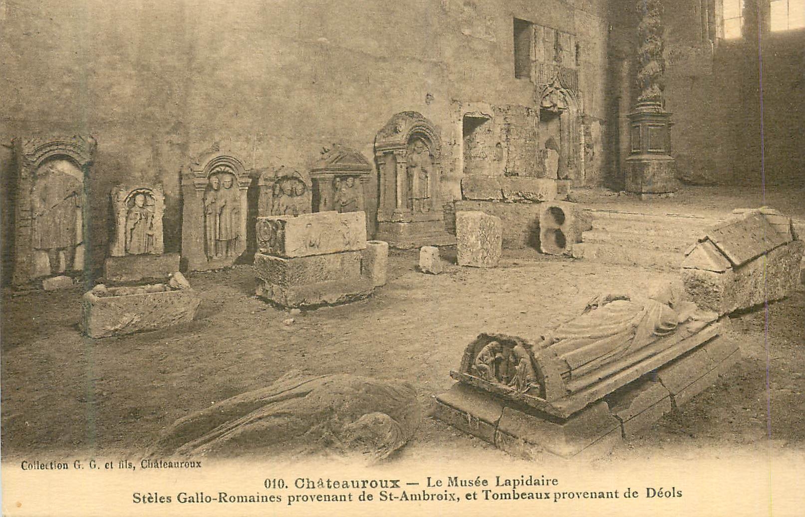 CPA Chateauroux le Musee Lapidaire Steles Gallo Romaines provenant de St Ambroix et Tombeaux provenant de Deois
