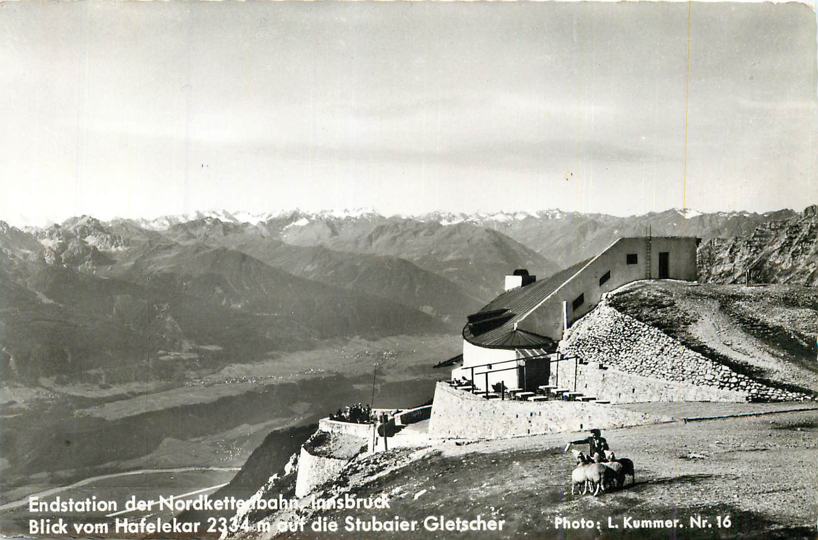 CPM Endstation der Nordketterbahn Lansbruck Blick vom Hafelekar 2334m auf die Stubaier Gletscher