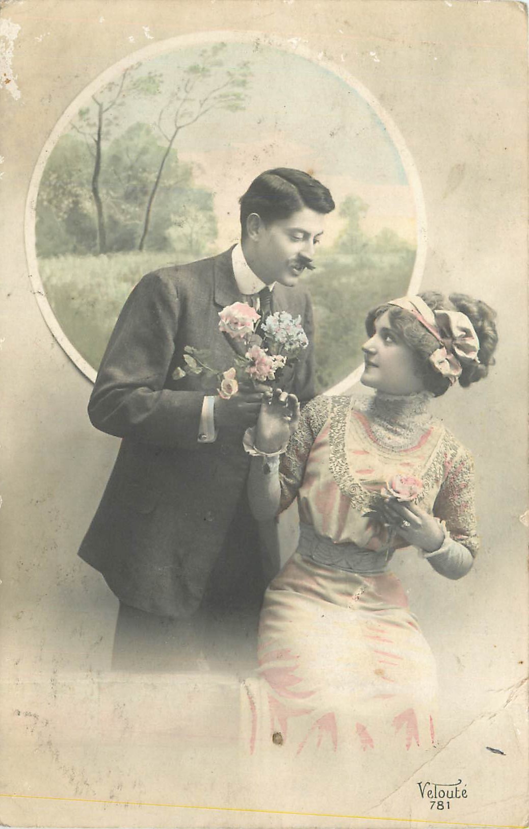 Couple en scène de courtoisie — Velouté 781