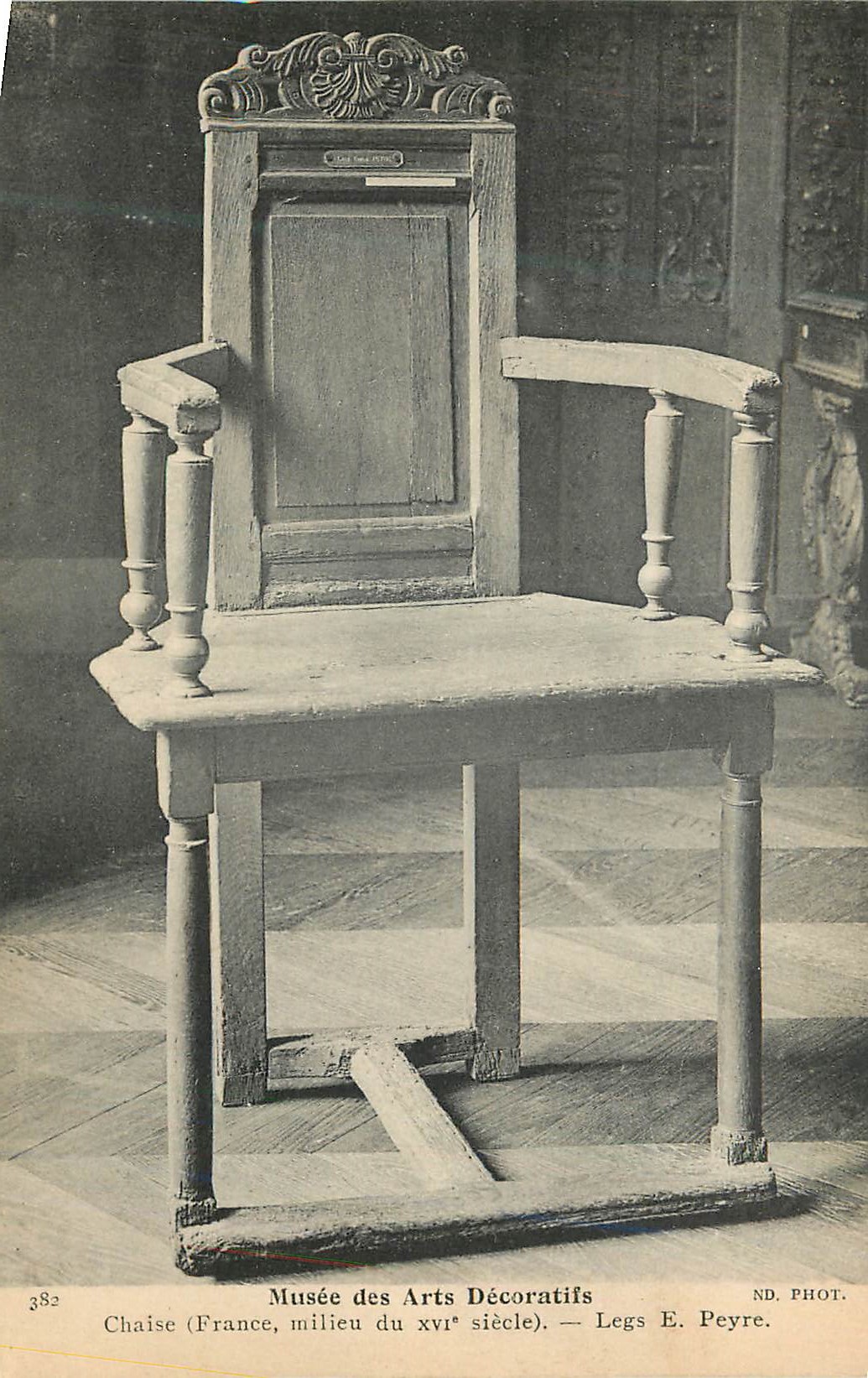 Chaise — milieu du xvième siècle — Musée des Arts Décoratifs, Legs E. Peyre