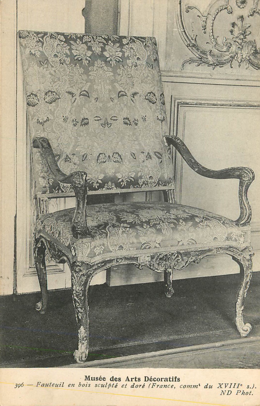 Fauteuil en bois sculpté et doré — Musée des Arts Décoratifs — ND Phot. n°396