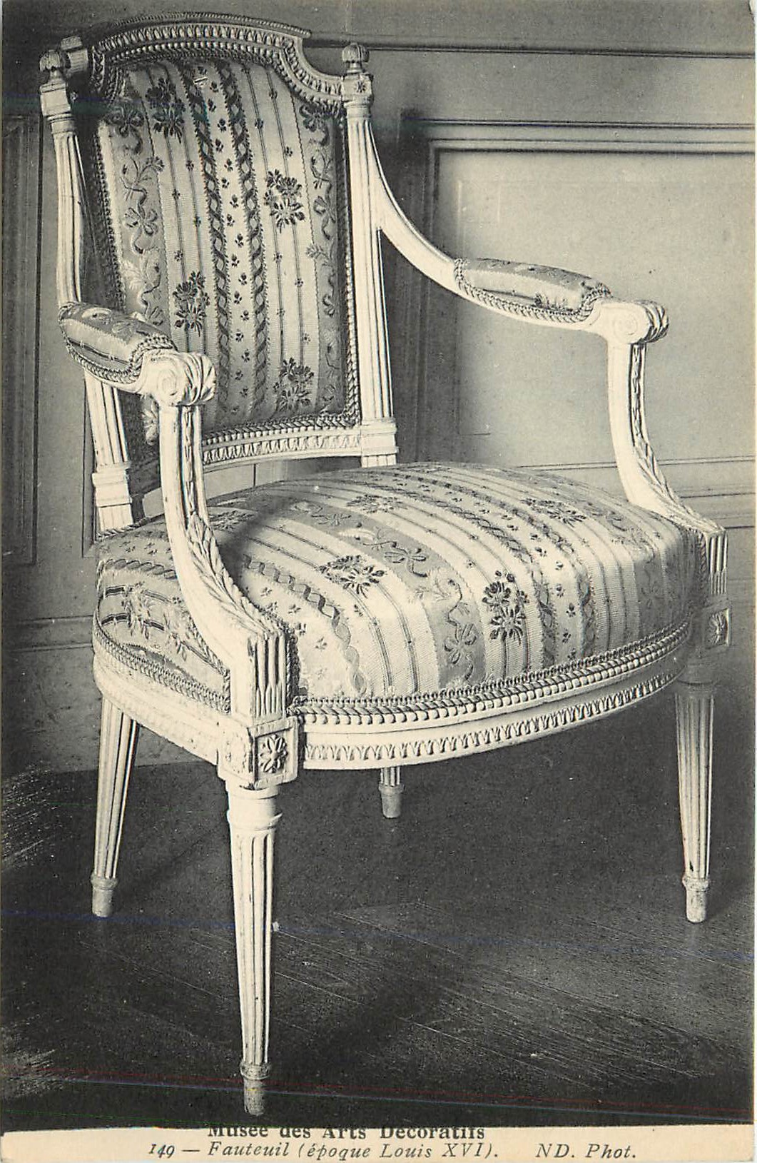 Fauteuil — époque Louis XVI — Musée des Arts Décoratifs, n°149