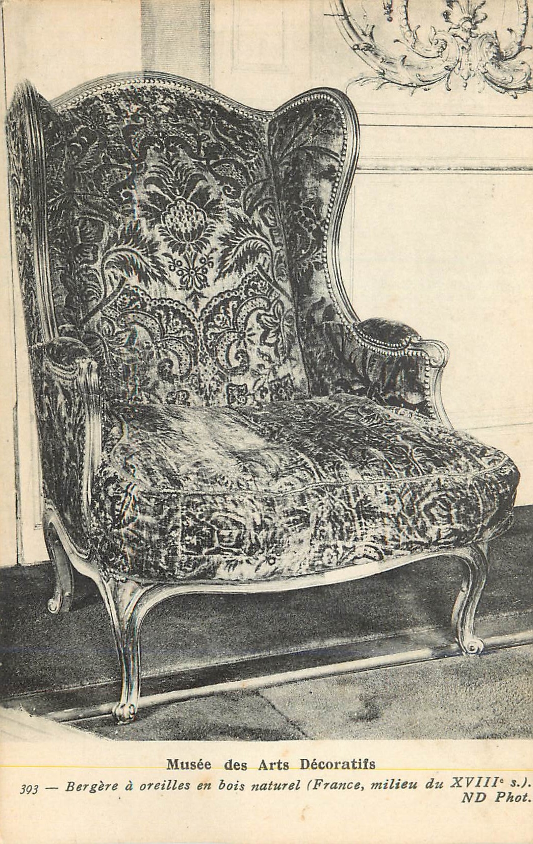Bergère à oreilles en bois naturel — Musée des Arts Décoratifs — France, milieu du XVIIIe s. — ND Phot. — n° 393