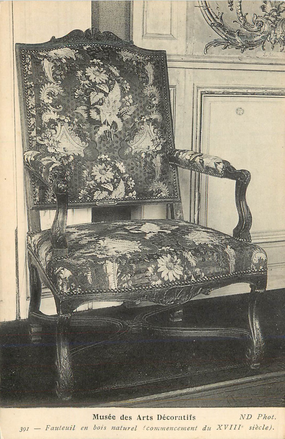 Fauteuil en bois naturel — Musée des Arts Décoratifs — ND Phot. n°301