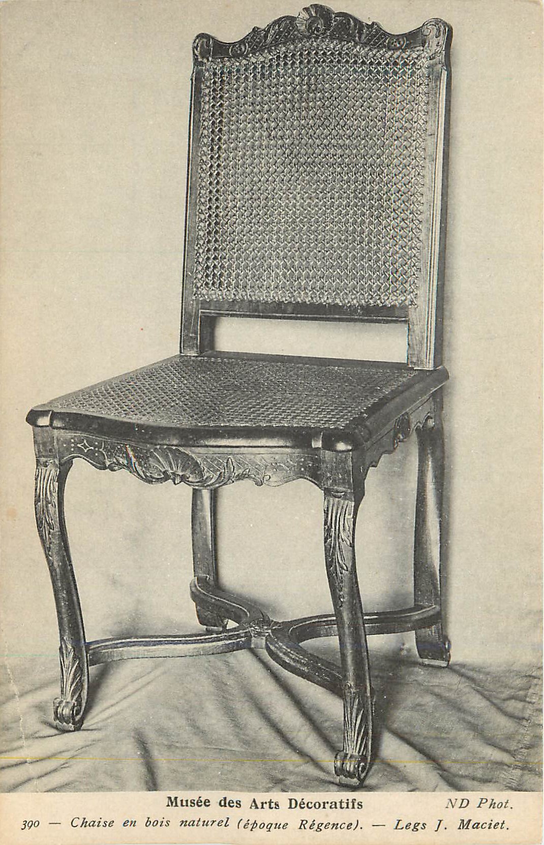 Chaise en bois naturel — époque Régence — Musée des Arts Décoratifs, Legs J. Maciet