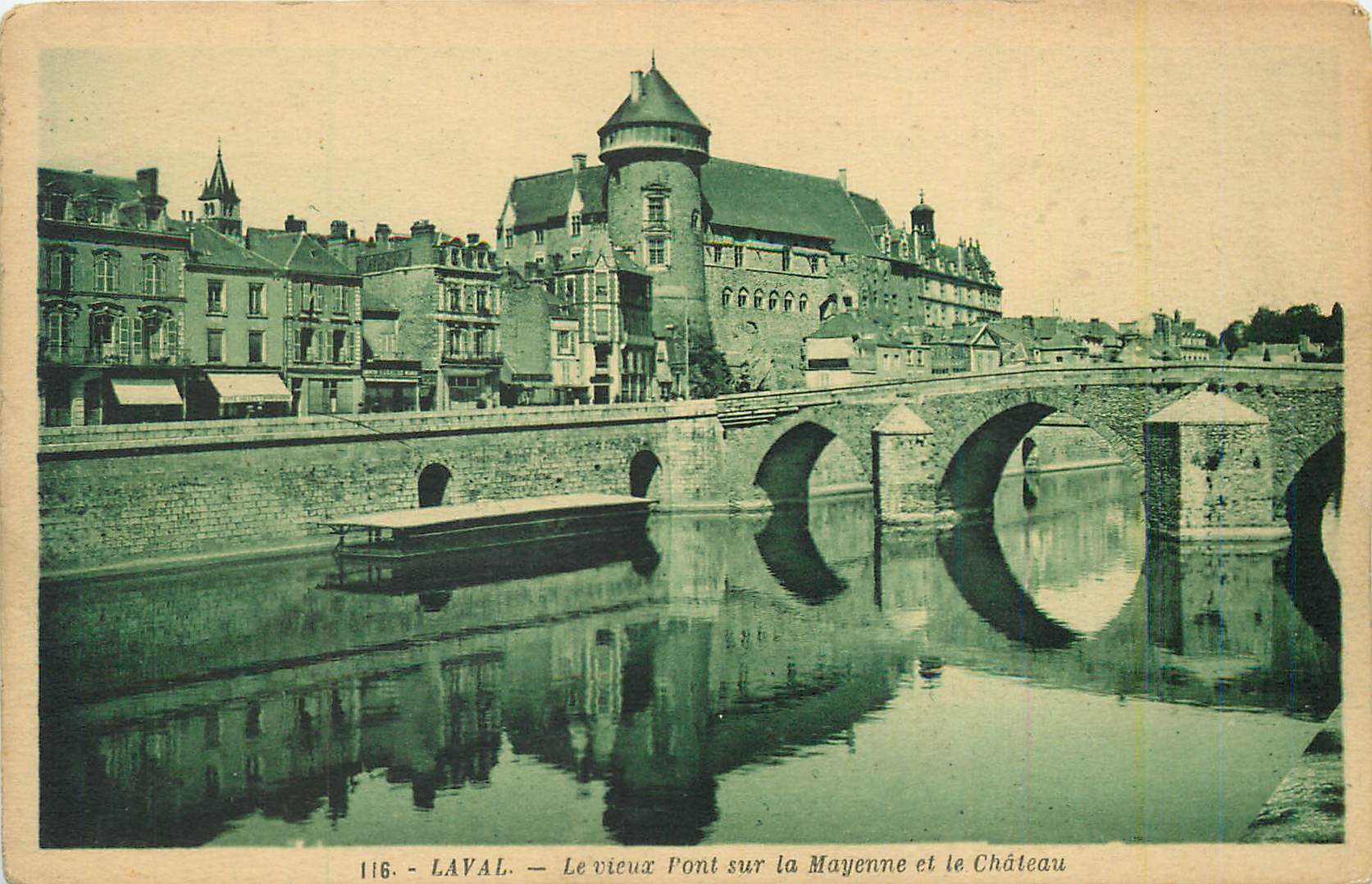 CPA Laval Le Vieux Pont sur la Moyenne et le Chateau