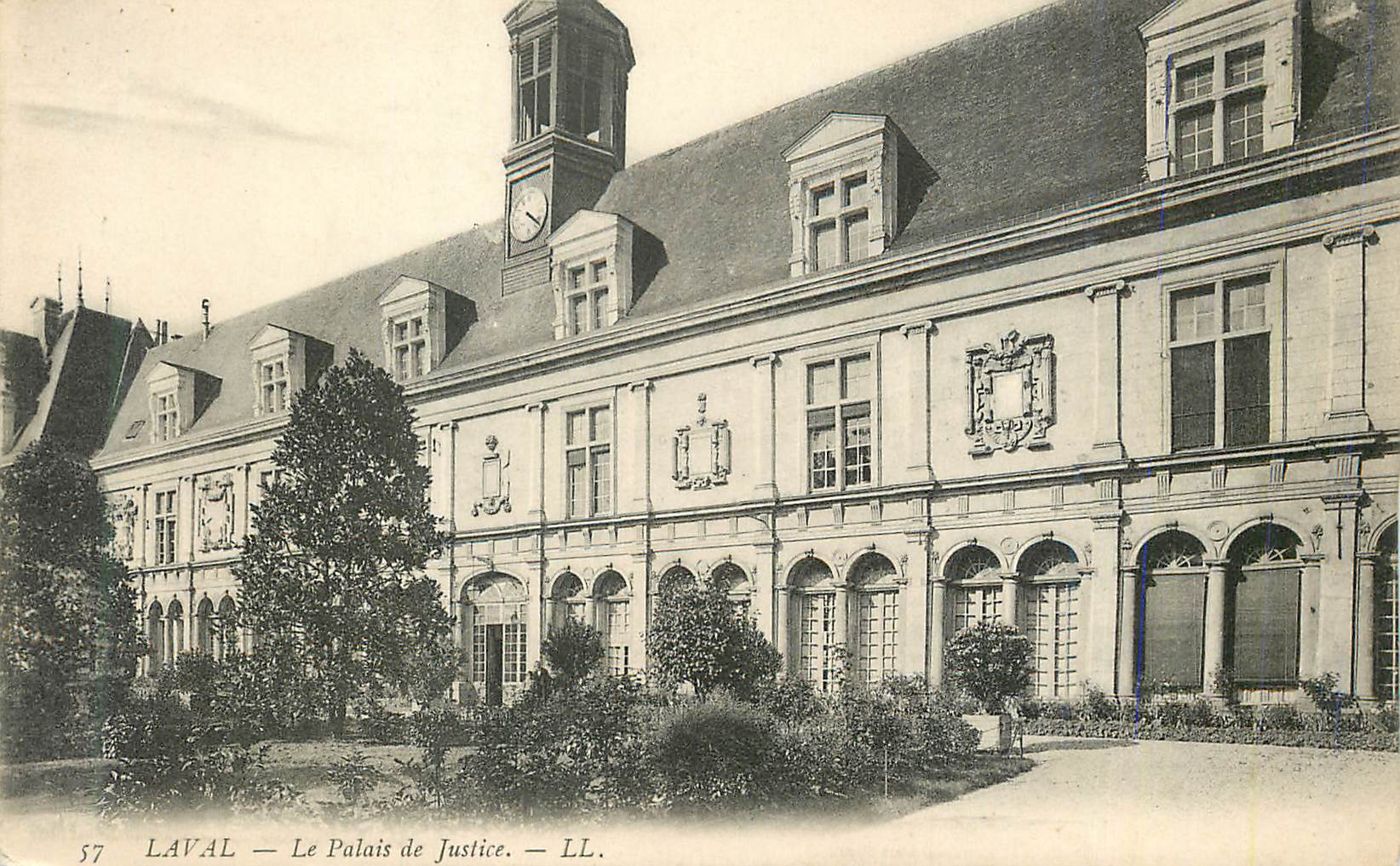 CPA Laval le Palais de Justice