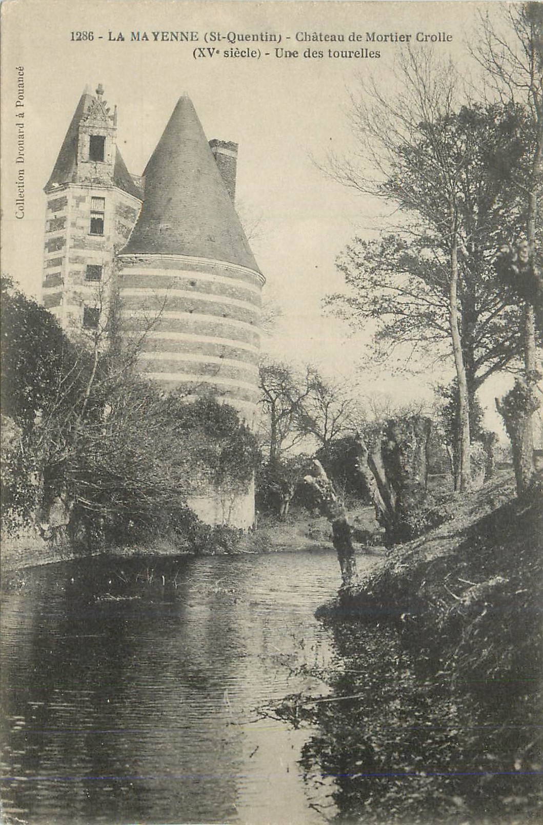 CPA La Mayenne (St Quentin) Chateau de Mortier Crolle (XVe Siecle) Une des Tourelles
