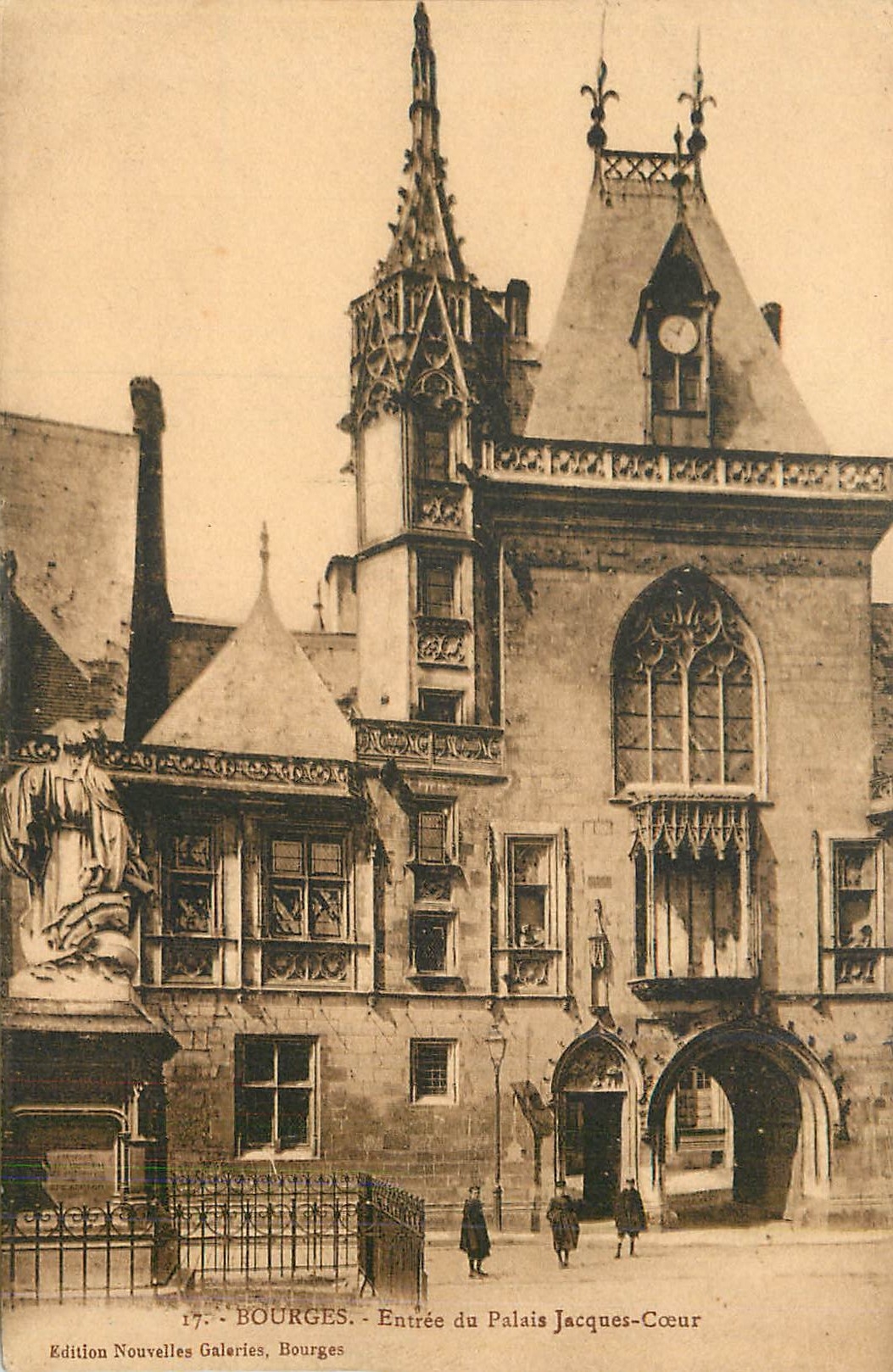 CPA Bourges Entree Du Palais Jacques Coeur