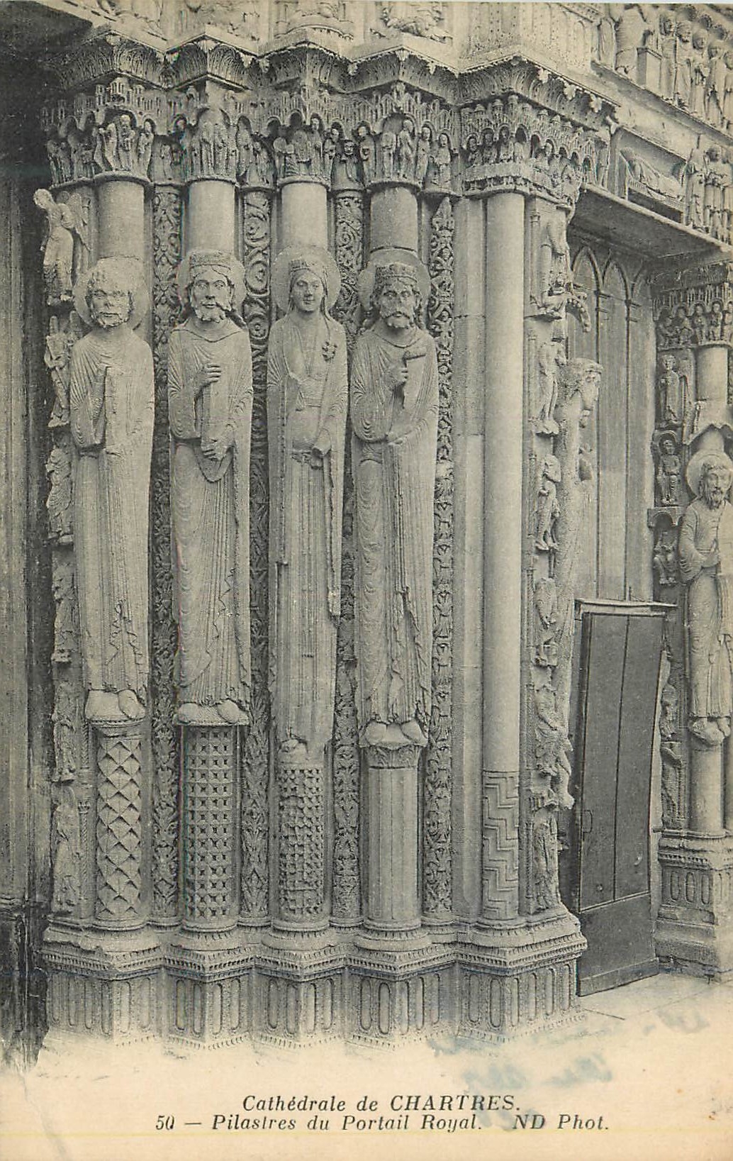 CPA Cathedrale de Chartres Pilastres du Portail Royal