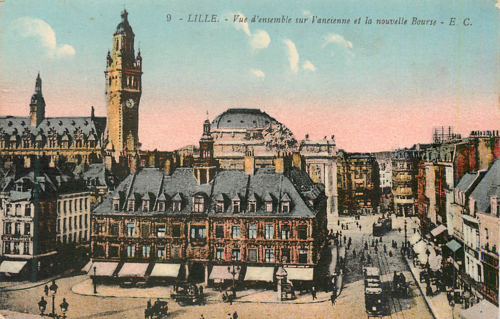 CPA Lille Vue D'Ensemble sur L'Ancienne et La Nouvelle Bourse EC Tramway