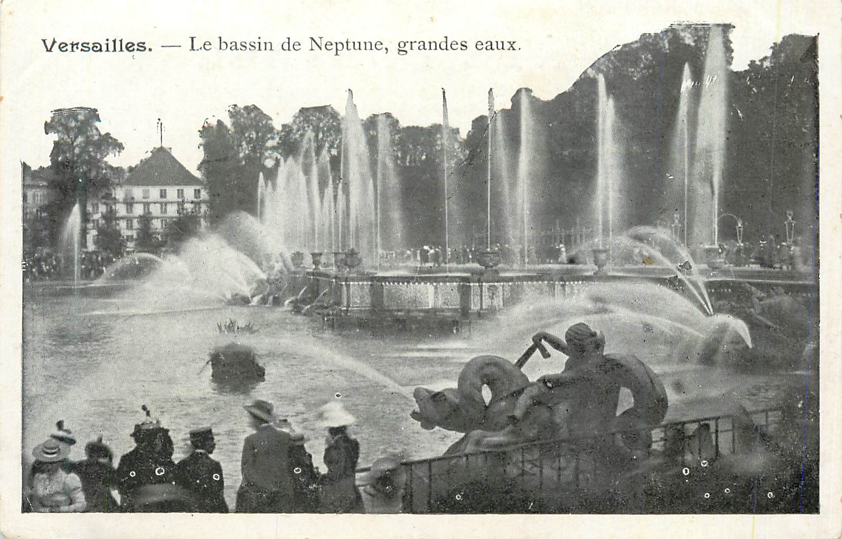 Versailles — Le bassin de Neptune, grandes eaux.
