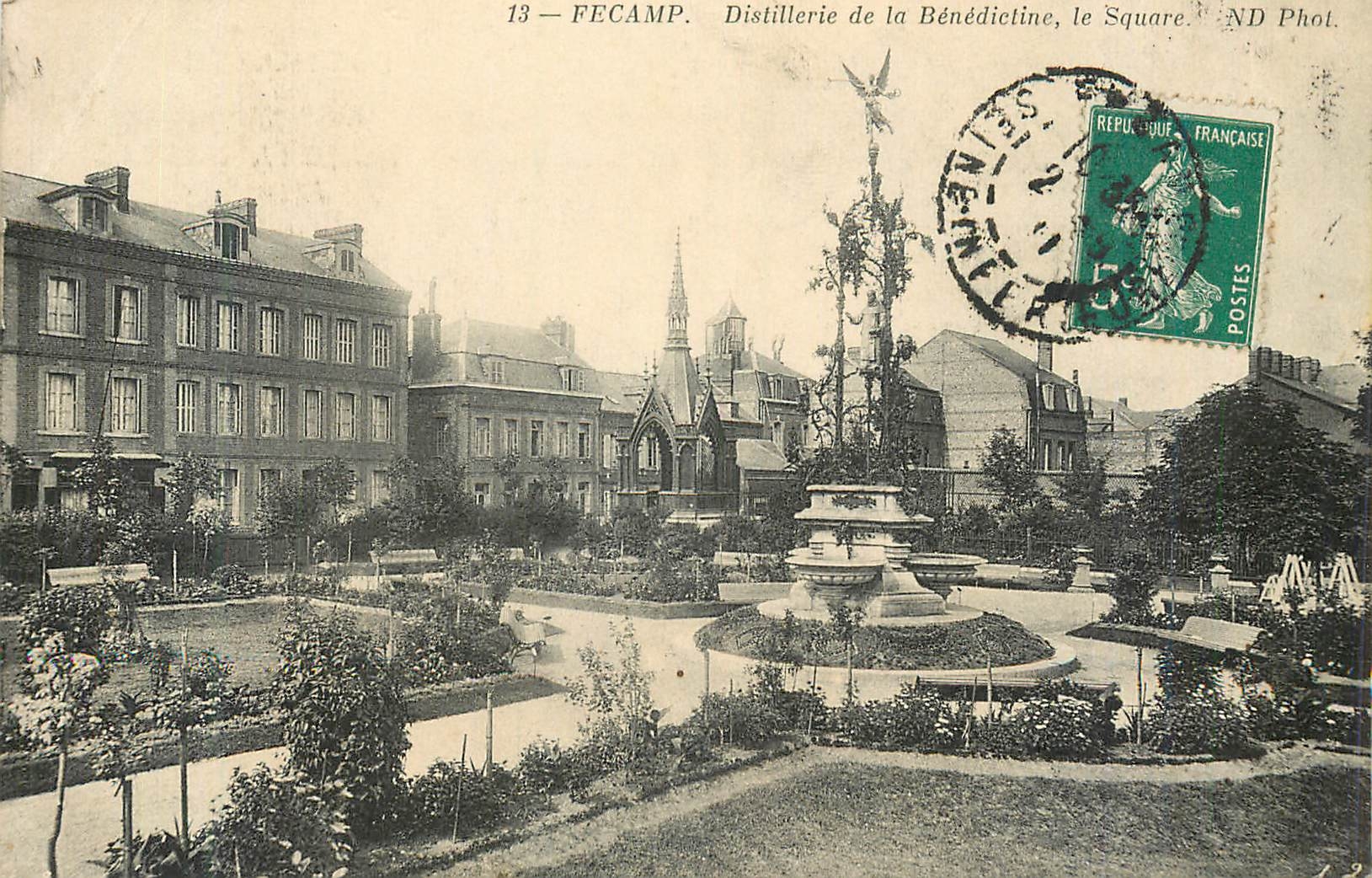 CPA Fecamp Distillerie de la Benedictine le Square