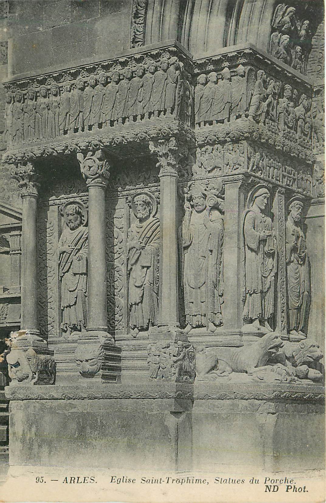 CPA Arles Eglise Saint Trophime Statues du Porche