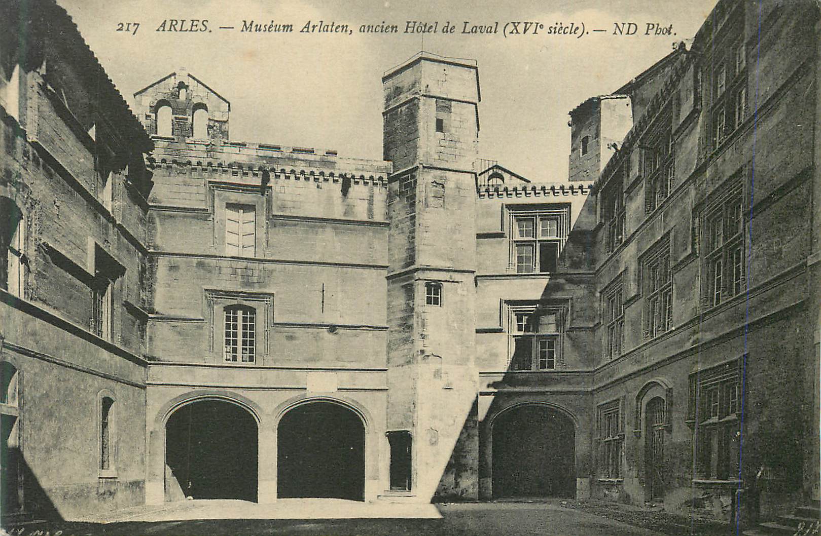 CPA Arles Museum Arlaten Ancien Hotel de Laval (XVIe Siecle)