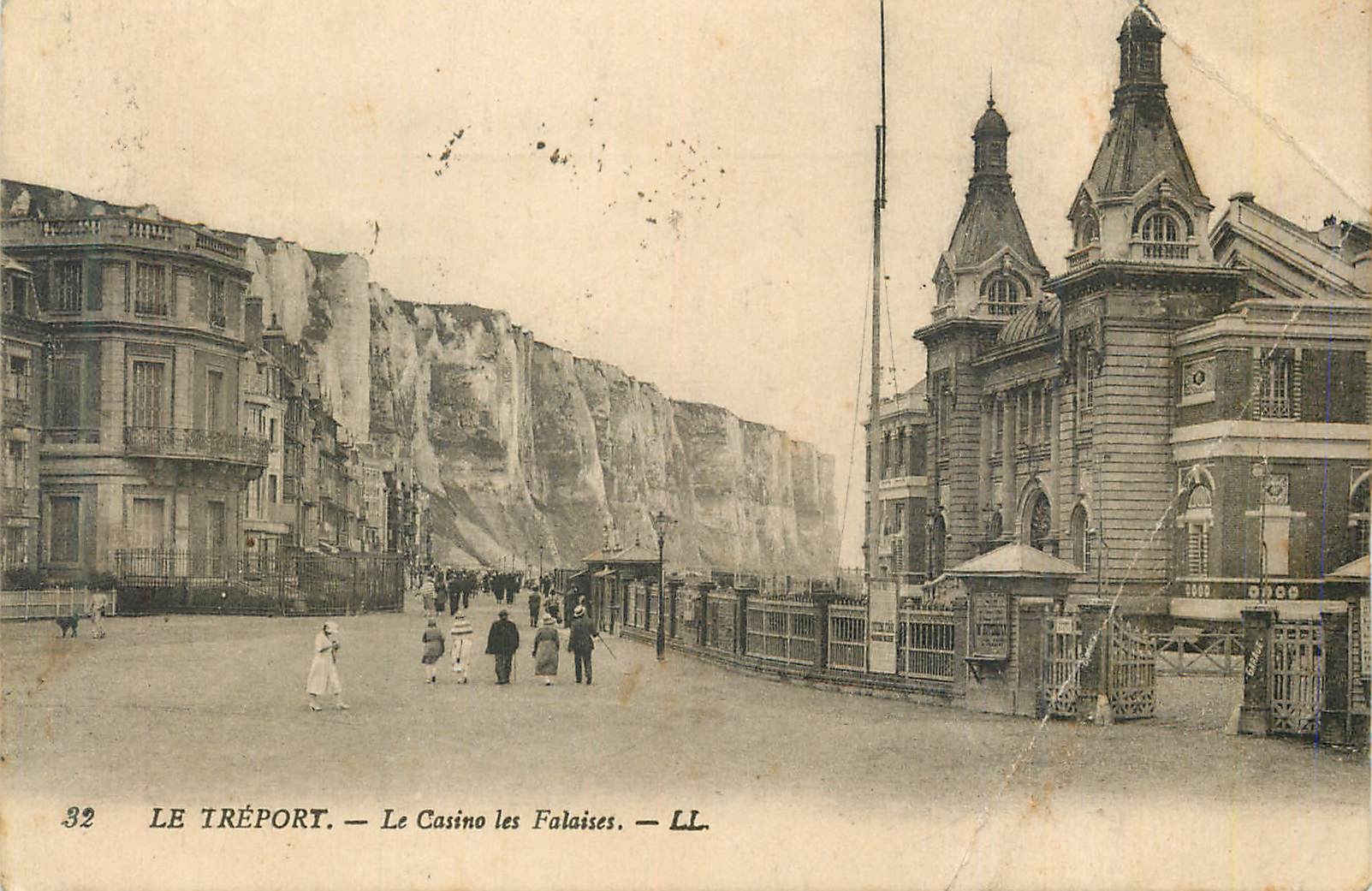 CPA Le Treport le Casino les Falaises