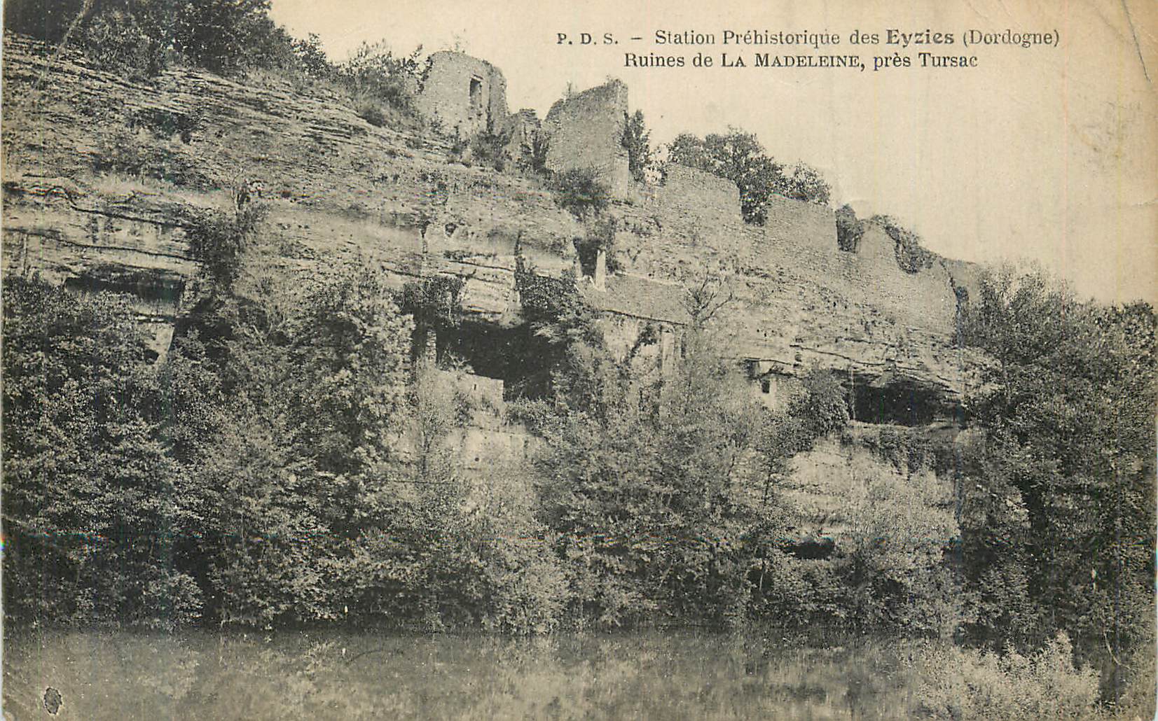 CPA Station Prehistorique des Eyzies (Dordogne) Ruines de la Madeleine pres Tursac 