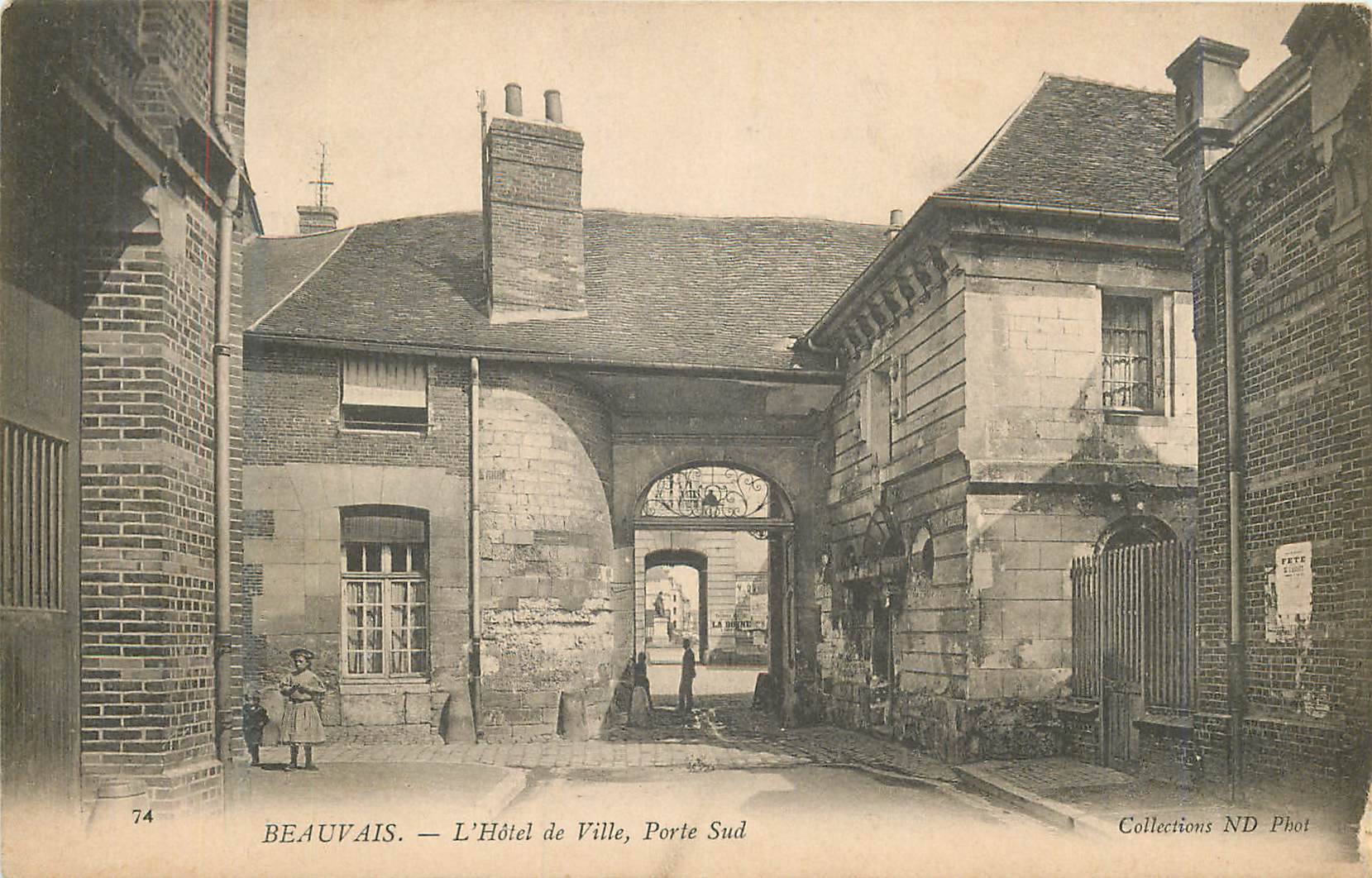 CPA Beauvais L'Hotel de Ville Porte Sud