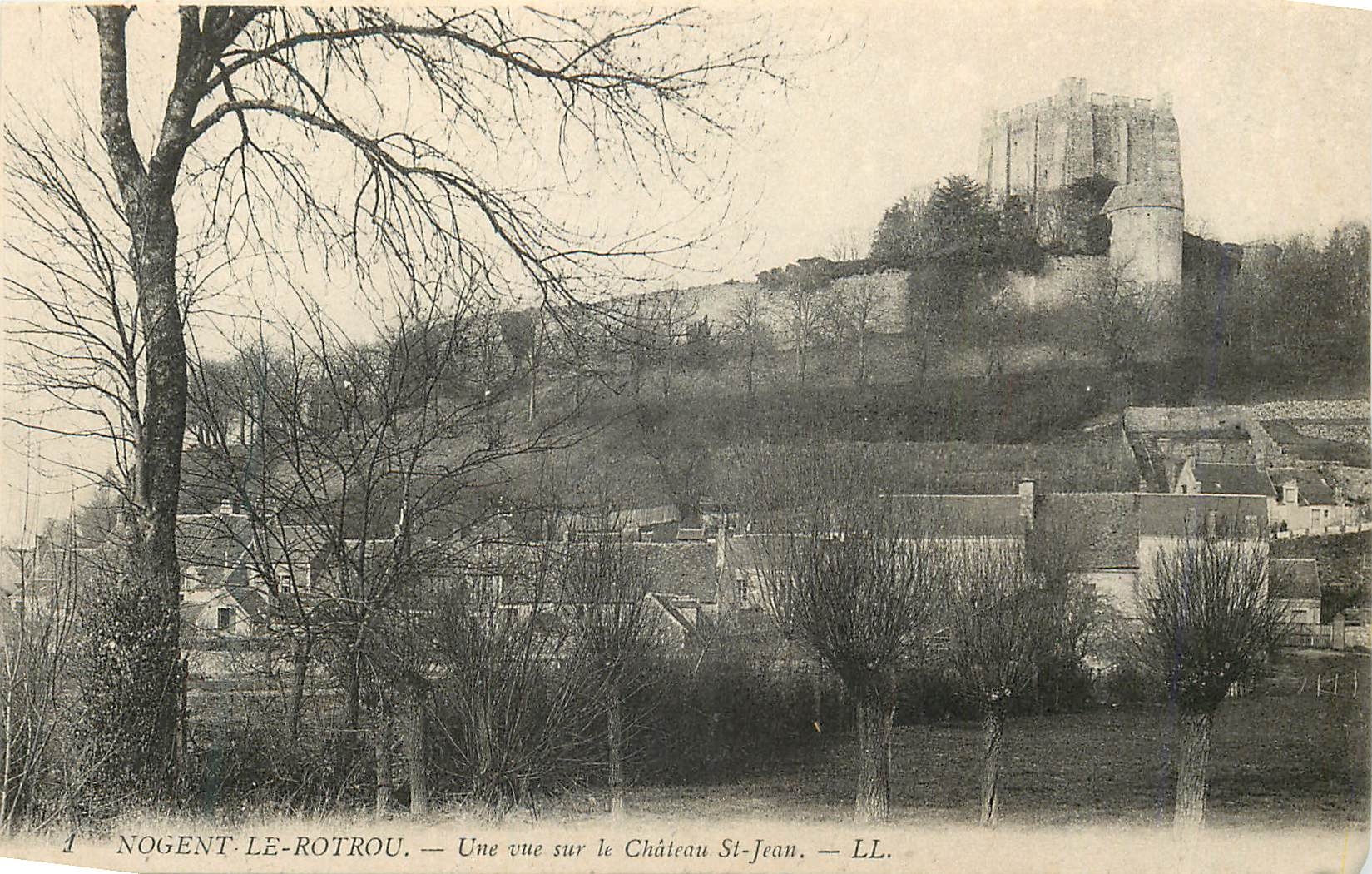 Nogent-le-Rotrou — Une vue sur le Château St-Jean — LL.