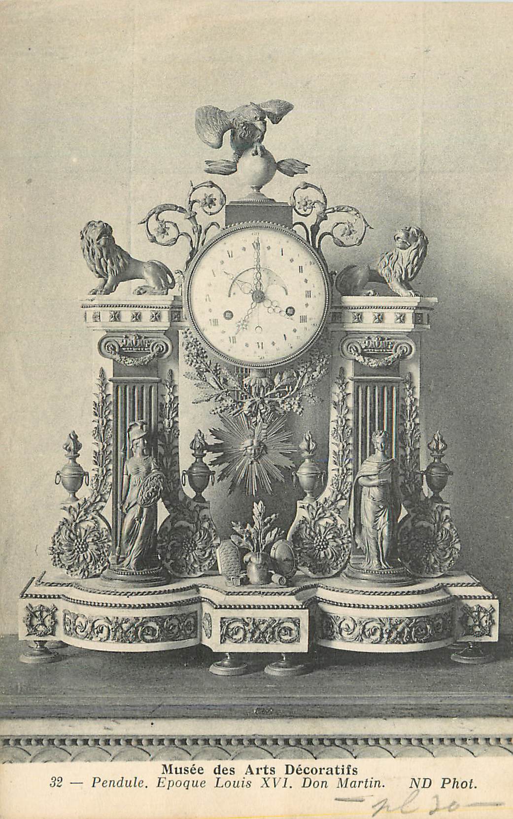 CPA Musee des Arts Decoratifs Pendule Epoque Louis XVI