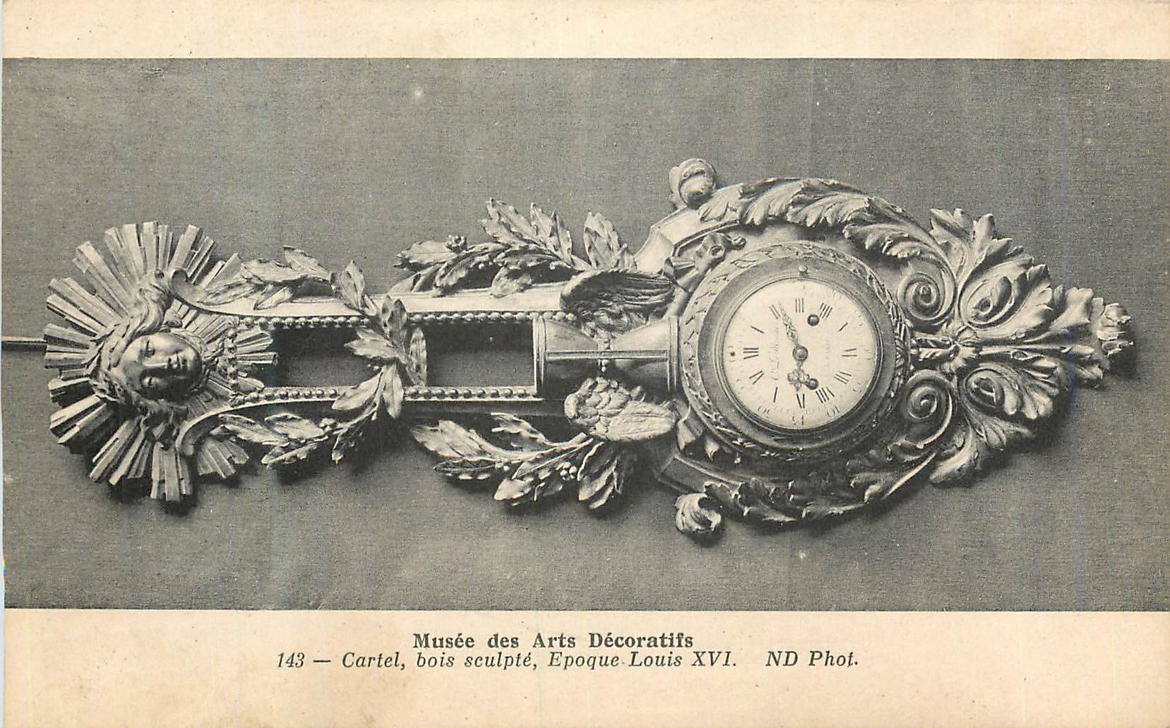 Cartel bois sculpté — Époque Louis XVI — Musée des Arts Décoratifs, ND Phot.