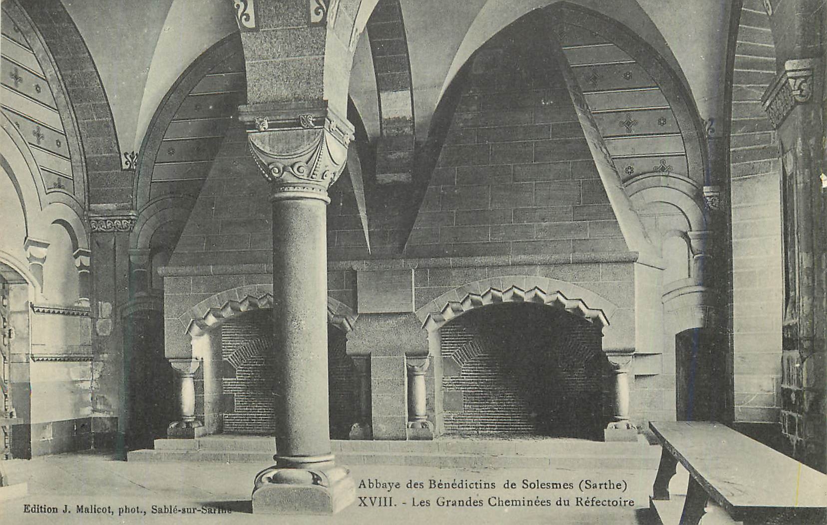 CPA Abbaye des Benedictins de Solesmes (Sarthe) XVIII Les Grandes Chemines du Refectoire