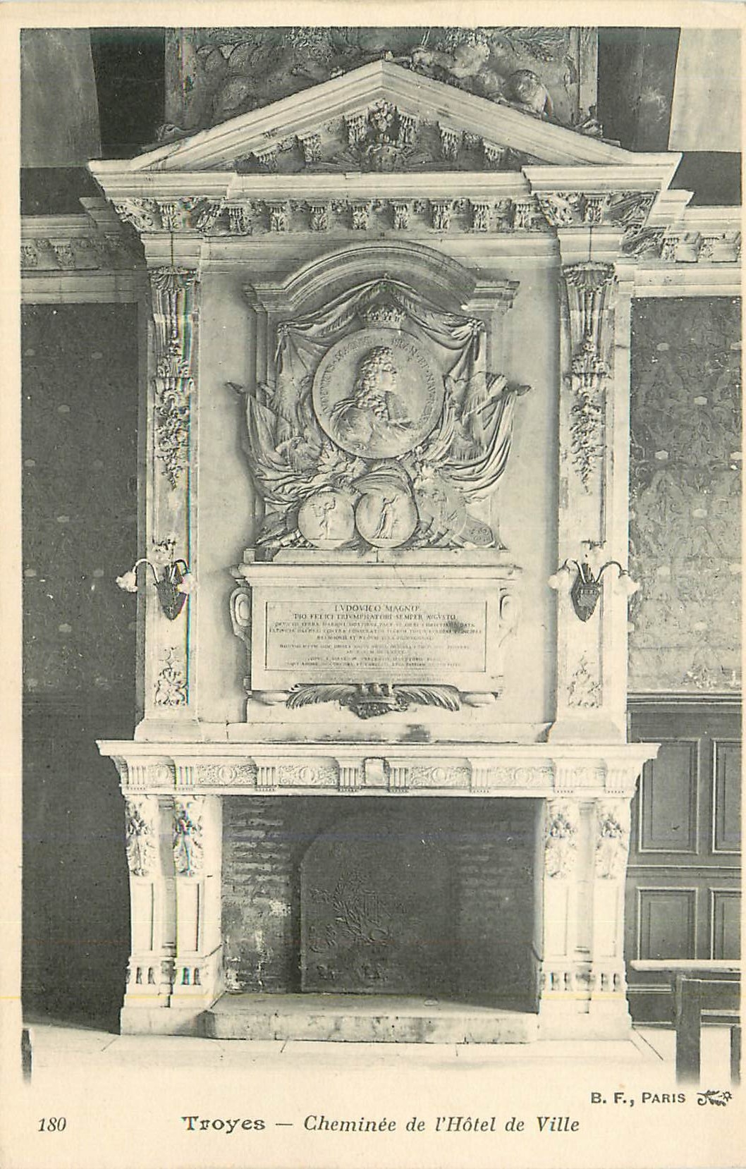 CPA Paris Cheminee de l'Hotel de Ville
