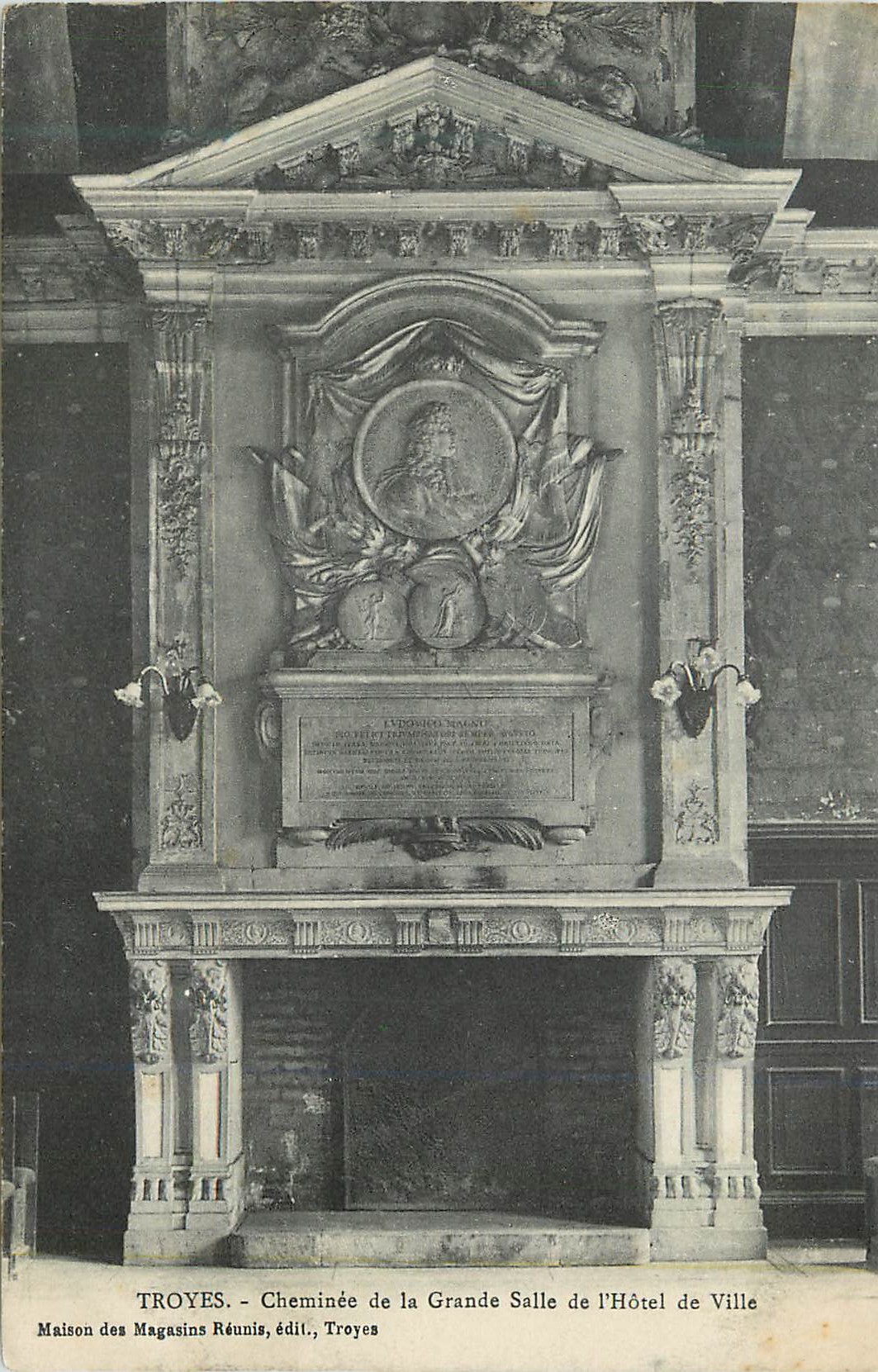 CPA Troyes Cheminee de la Grande Salle de l'Hotel de Ville